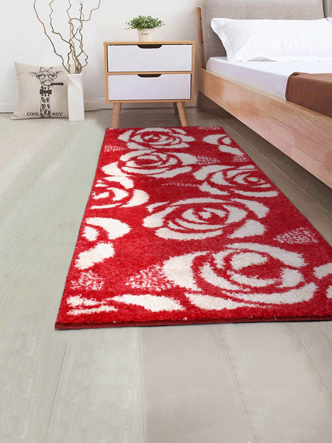 

DREAM WEAVERZ White & Red Floral Printed Polypropylene Bed Side Hand Tufted Floor Runner