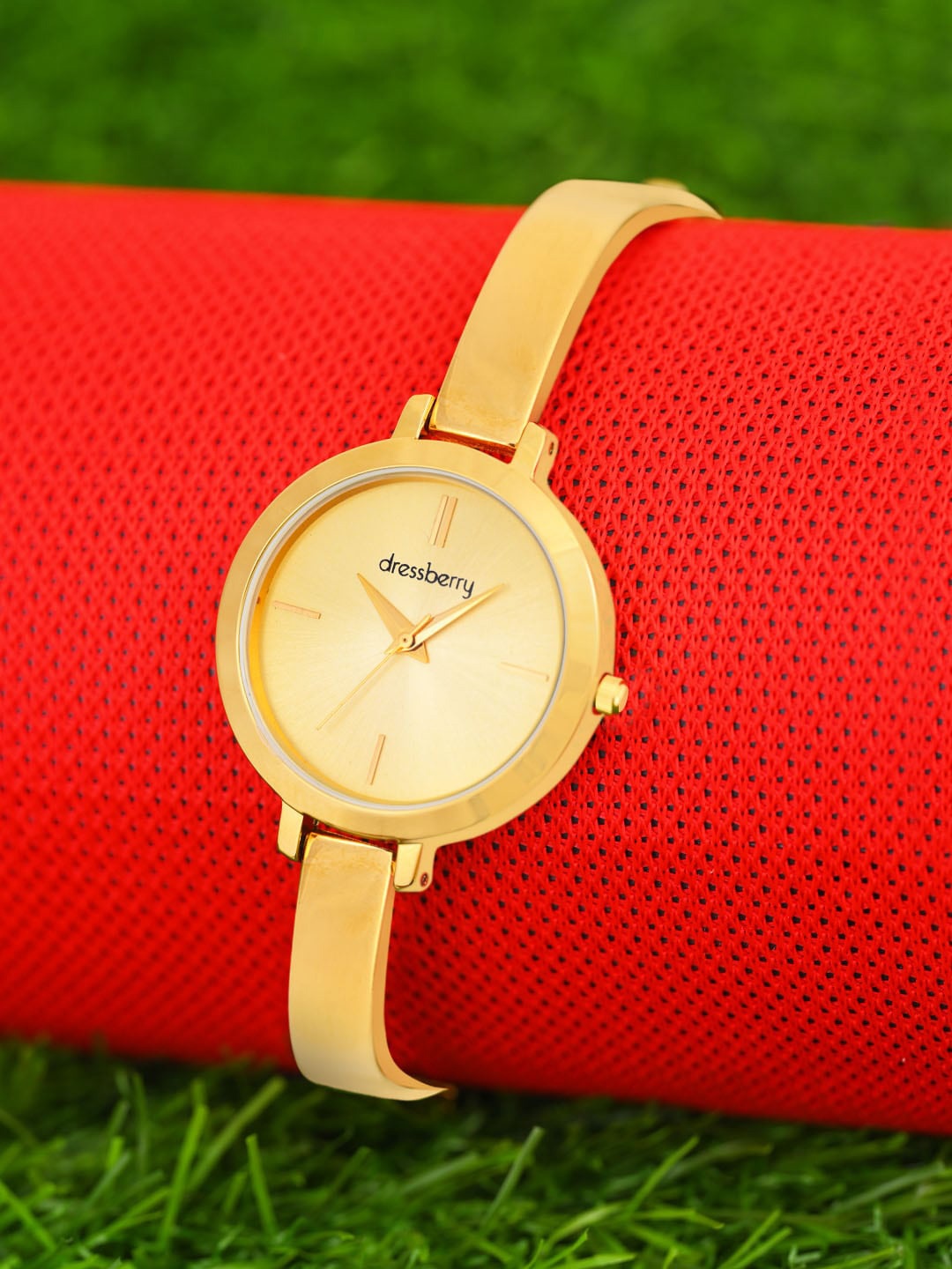 

DressBerry Women Bracelet Style Straps Analogue Watch HOBDB-NEW-109-GD, Gold