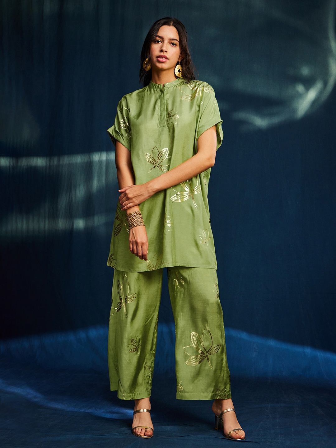 

Pink Fort Foil Floral Printed Regular Kurti With Palazzos, Green