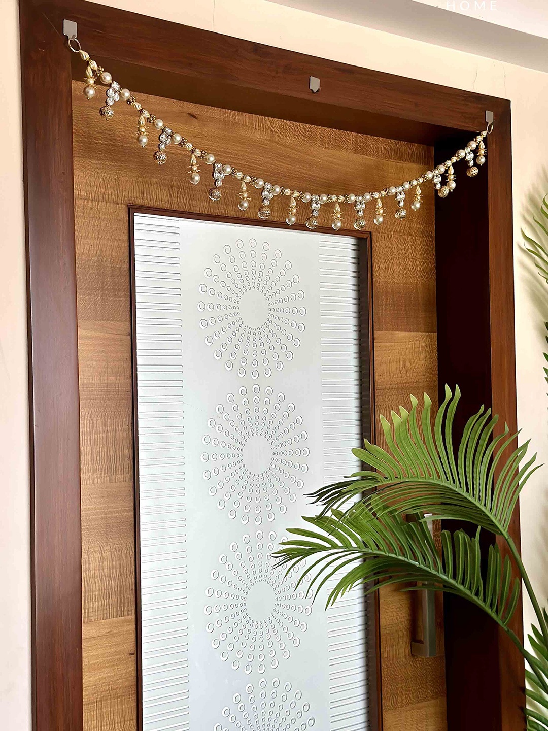 

Mason Home White Festive Vibrant Floral Toran