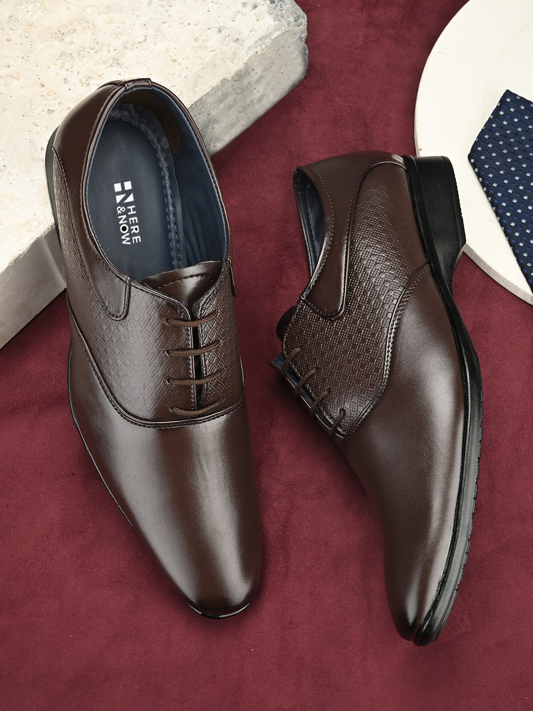 

HERE&NOW Men Textured Formal Oxfords Shoes, Brown