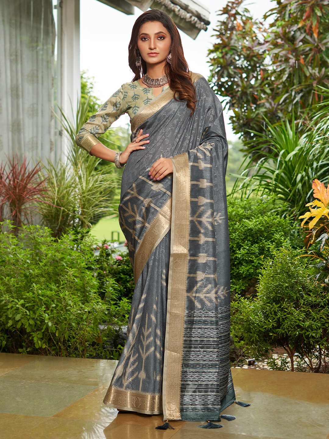 

KARAGIRI Ethnic Motifs Woven Design Zari Saree, Grey