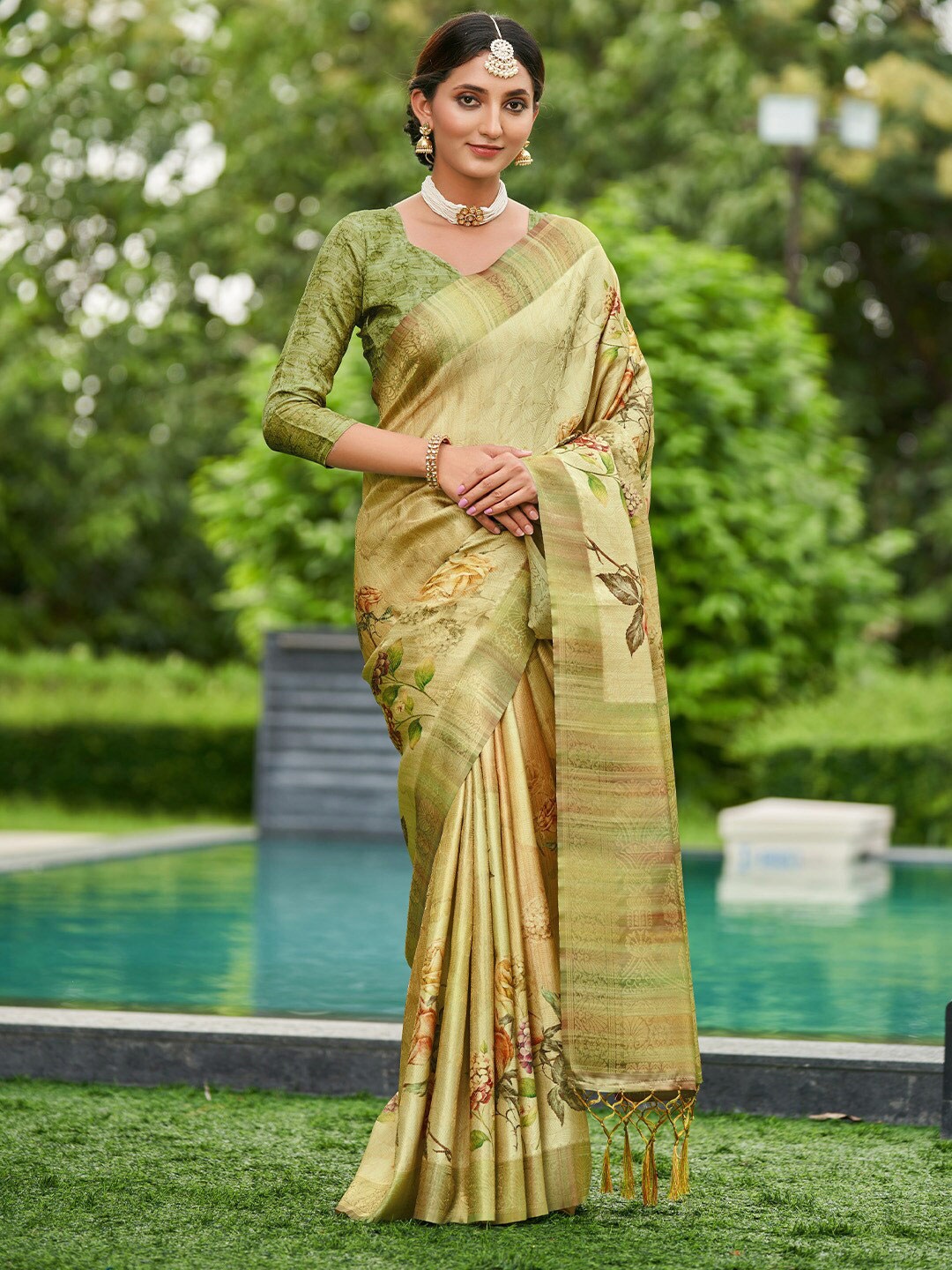 

KARAGIRI Floral Printed Zari Satin Saree, Green