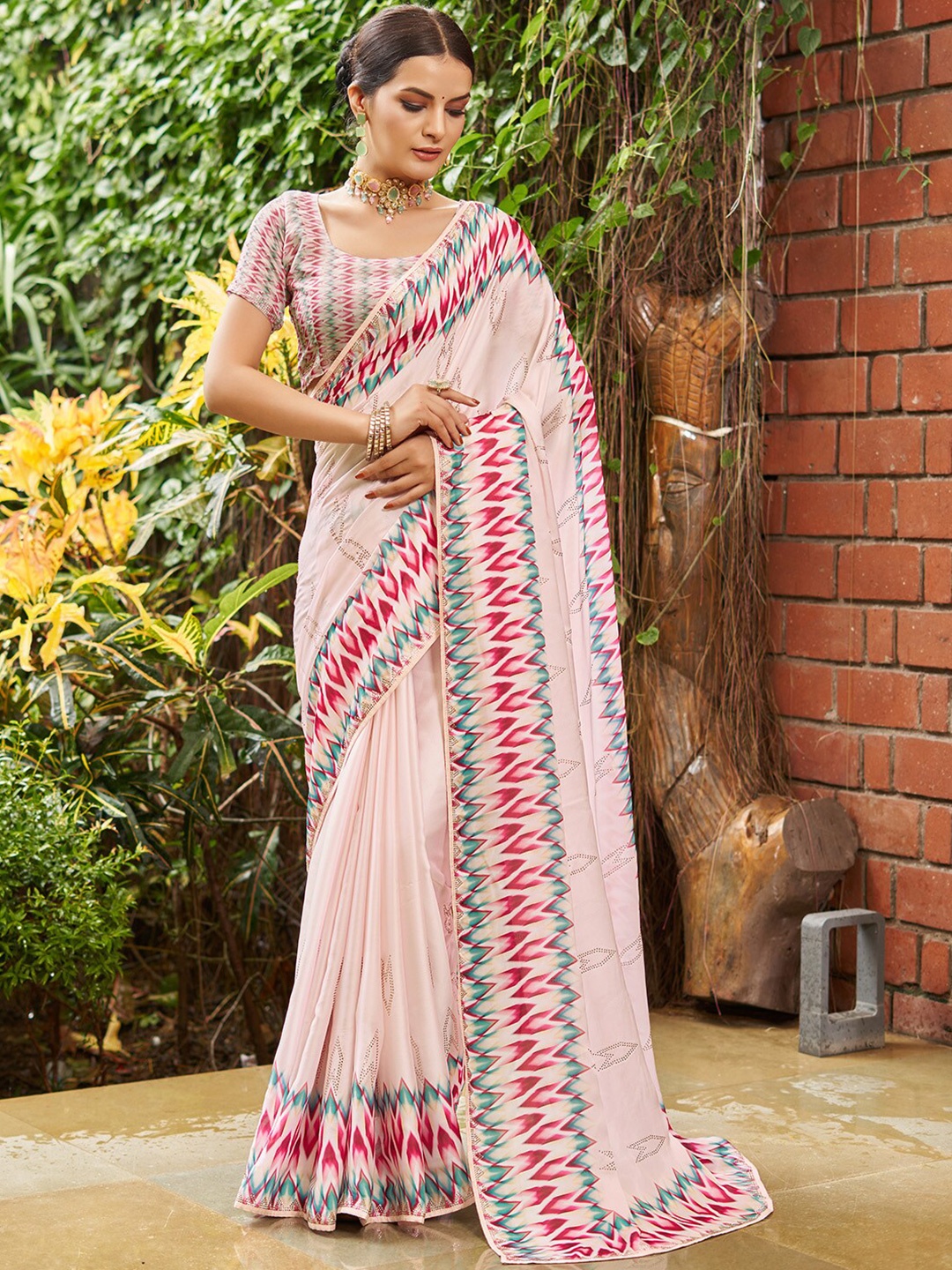

KARAGIRI Embellished Beads And Stones Satin Saree, Rose