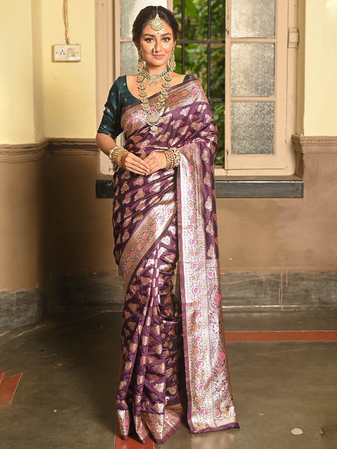 

Anouk Ethnic Motif Woven Design Zari Art Silk Banarasi Saree, Purple