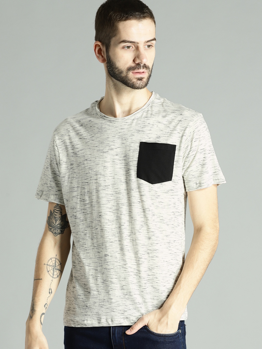 

Roadster Men Off-White Textured Slub Round Neck T-shirt