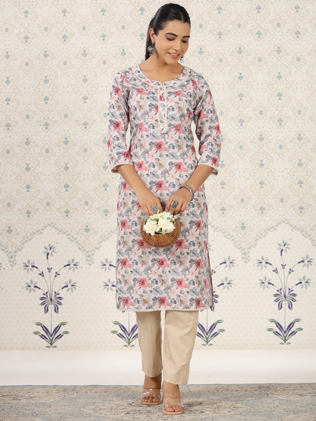 

Ode by House of Pataudi Floral Printed Straight Kurta, Off white
