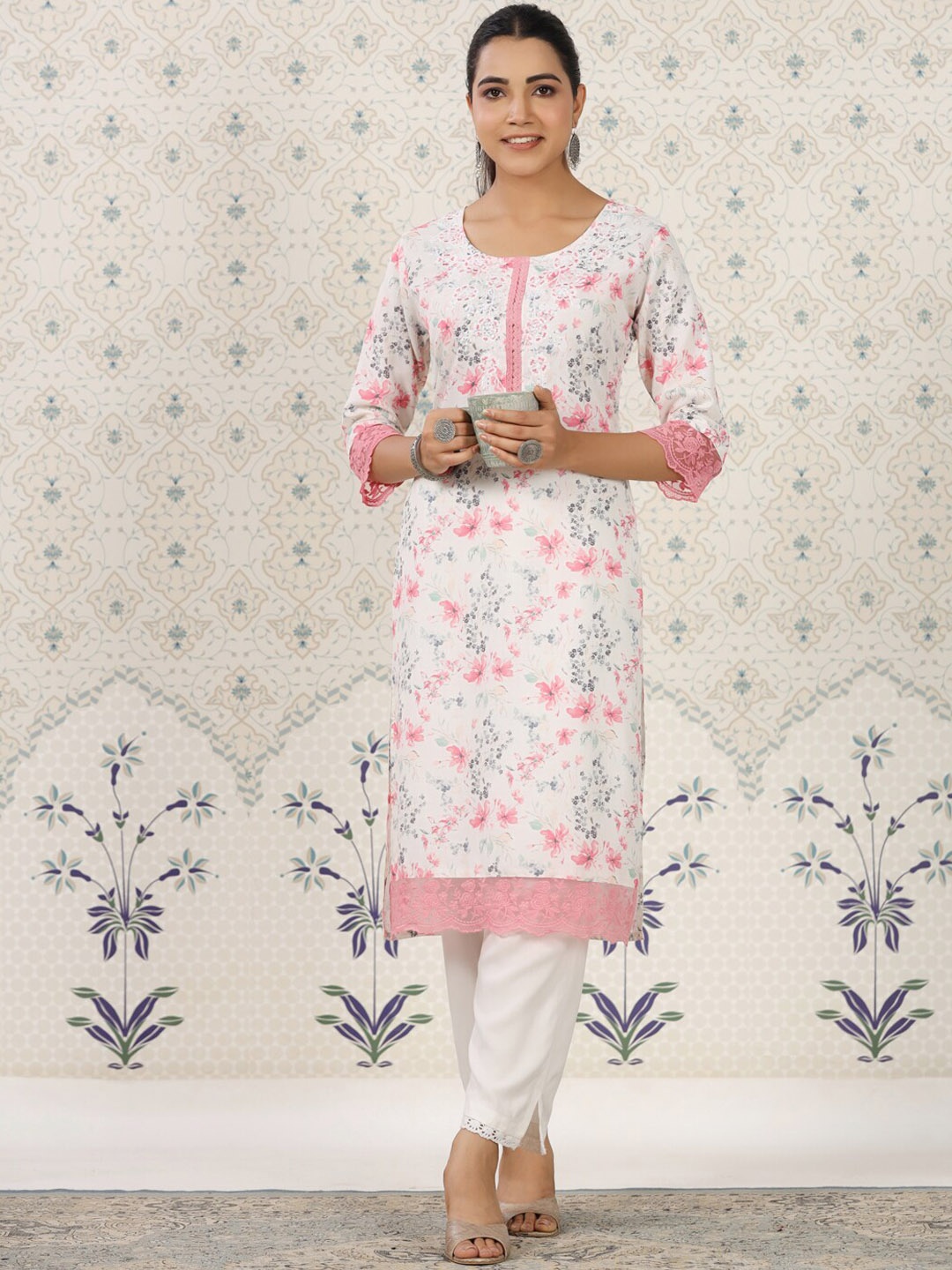 

Ode by House of Pataudi Floral Printed Straight Kurta, Off white