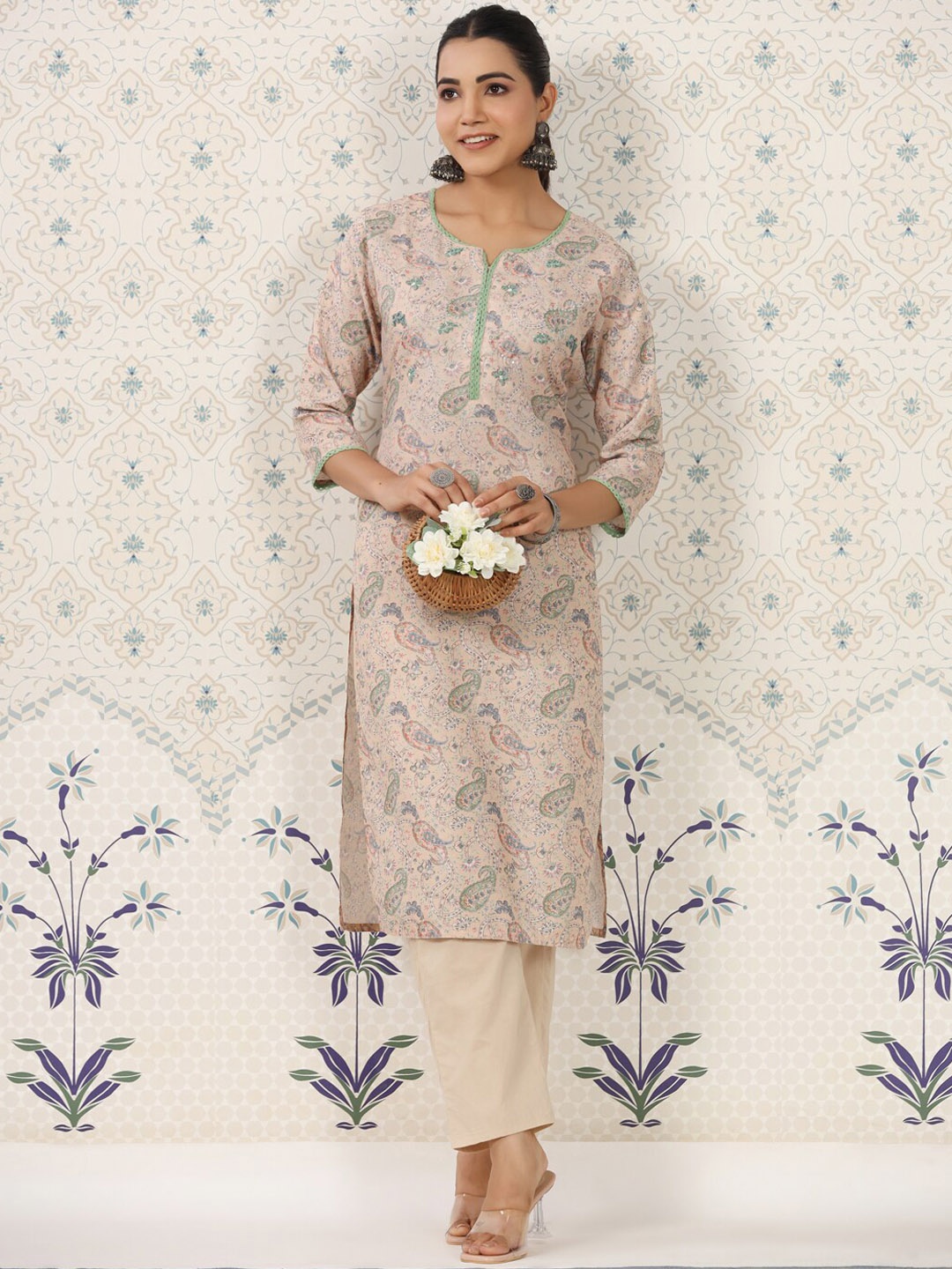 

Ode by House of Pataudi Paisley Printed Regular Kurta with Trousers, Beige