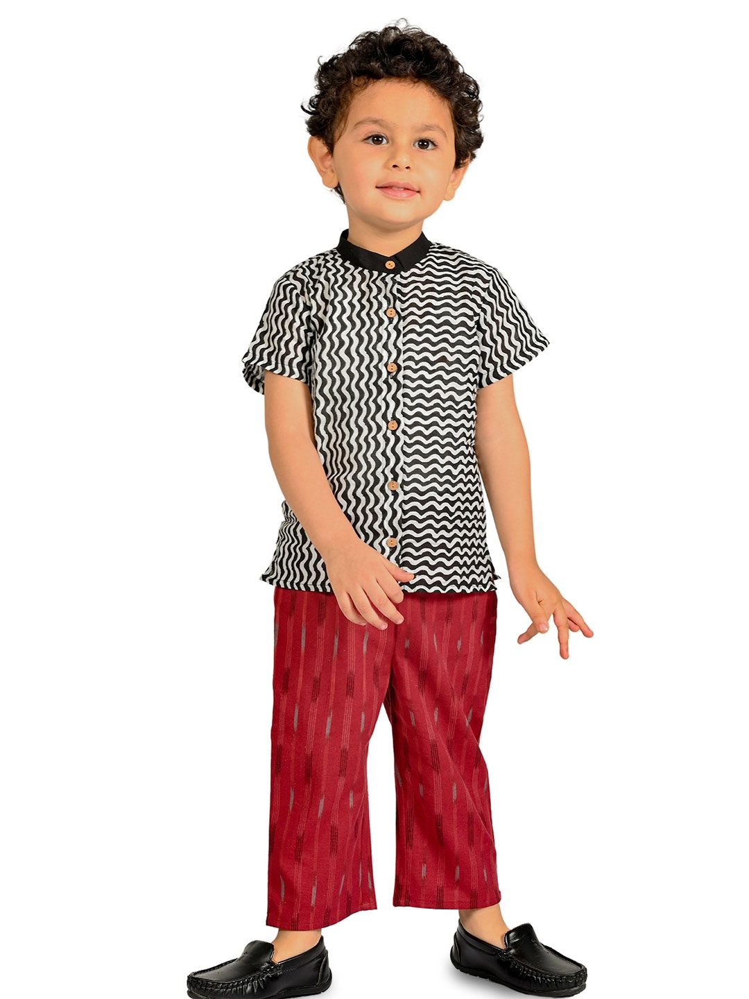 

Tiny Bunnies Boys Printed Pure Cotton Shirt With Trousers, Black