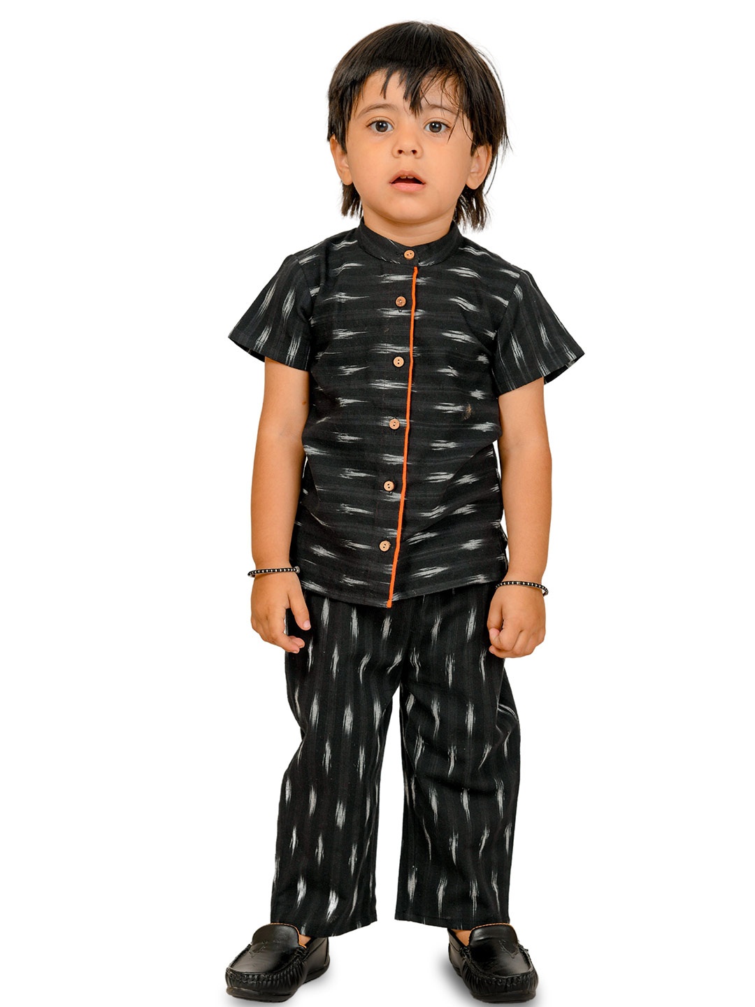 

Tiny Bunnies Boys Abstract Printed Pure Cotton Shirt With Trousers, Black