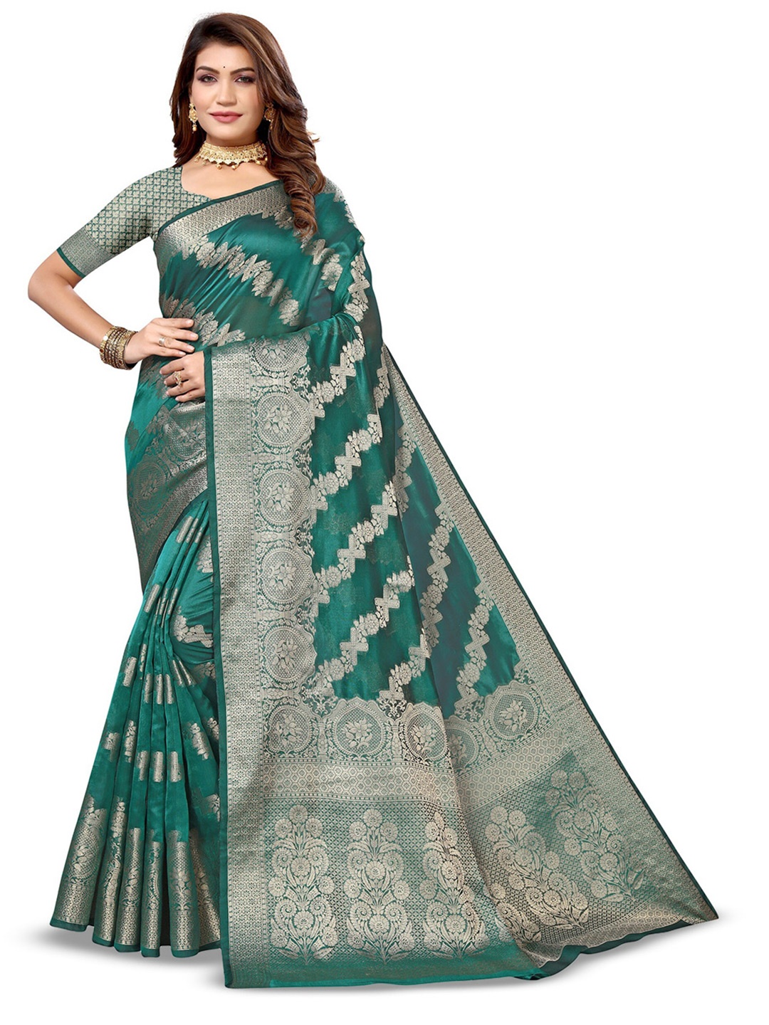 

Varanga Floral Woven Design Zari Organza Banarasi Saree, Green