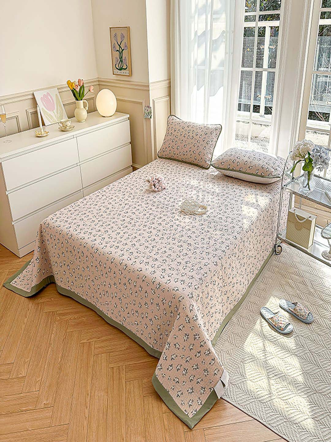

JC Collection Pink & Green Floral Printed 162TC Double King Bed Cover With 2 Pillow Cover