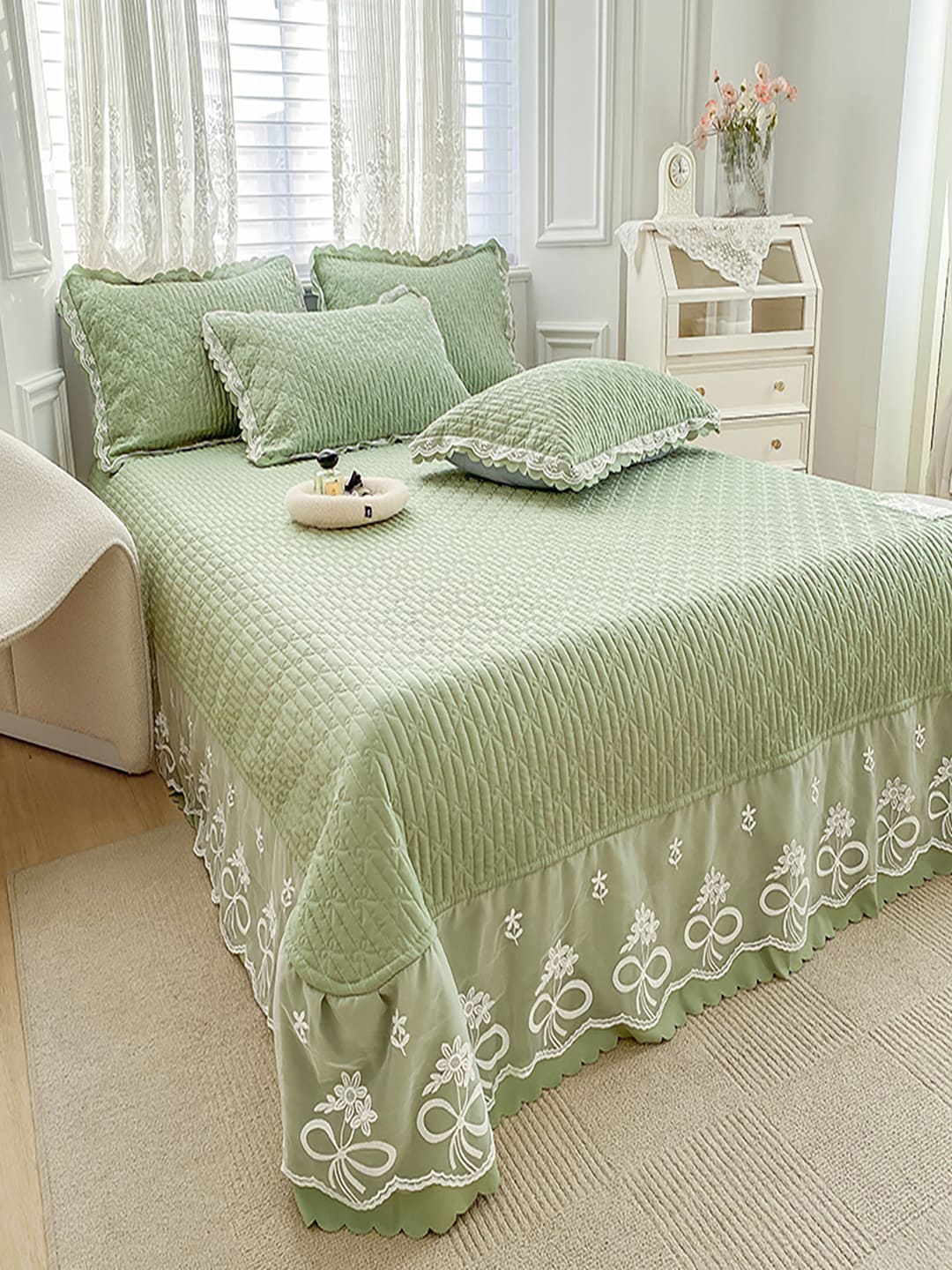 

JC HOME Green Quilted 162 TC Double King Bed Cover With 2 Pillow Covers