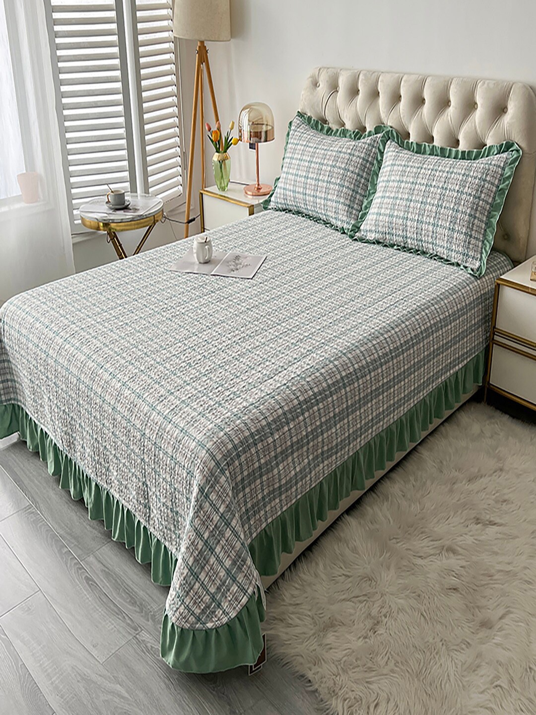 

JC HOME Green White Cheked 162 TC Bed Covers With 2 Pillow Covers