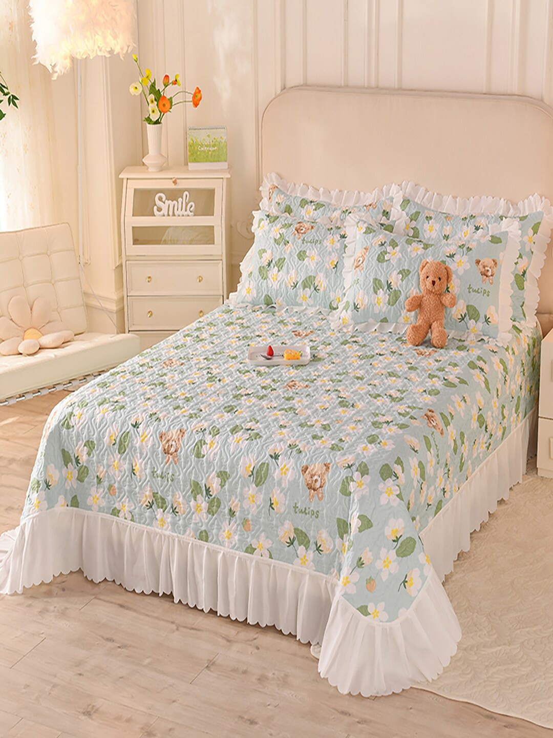 

JC Collection Blue & White Self Design 162 TC Bed Cover With 2 Pillow Covers
