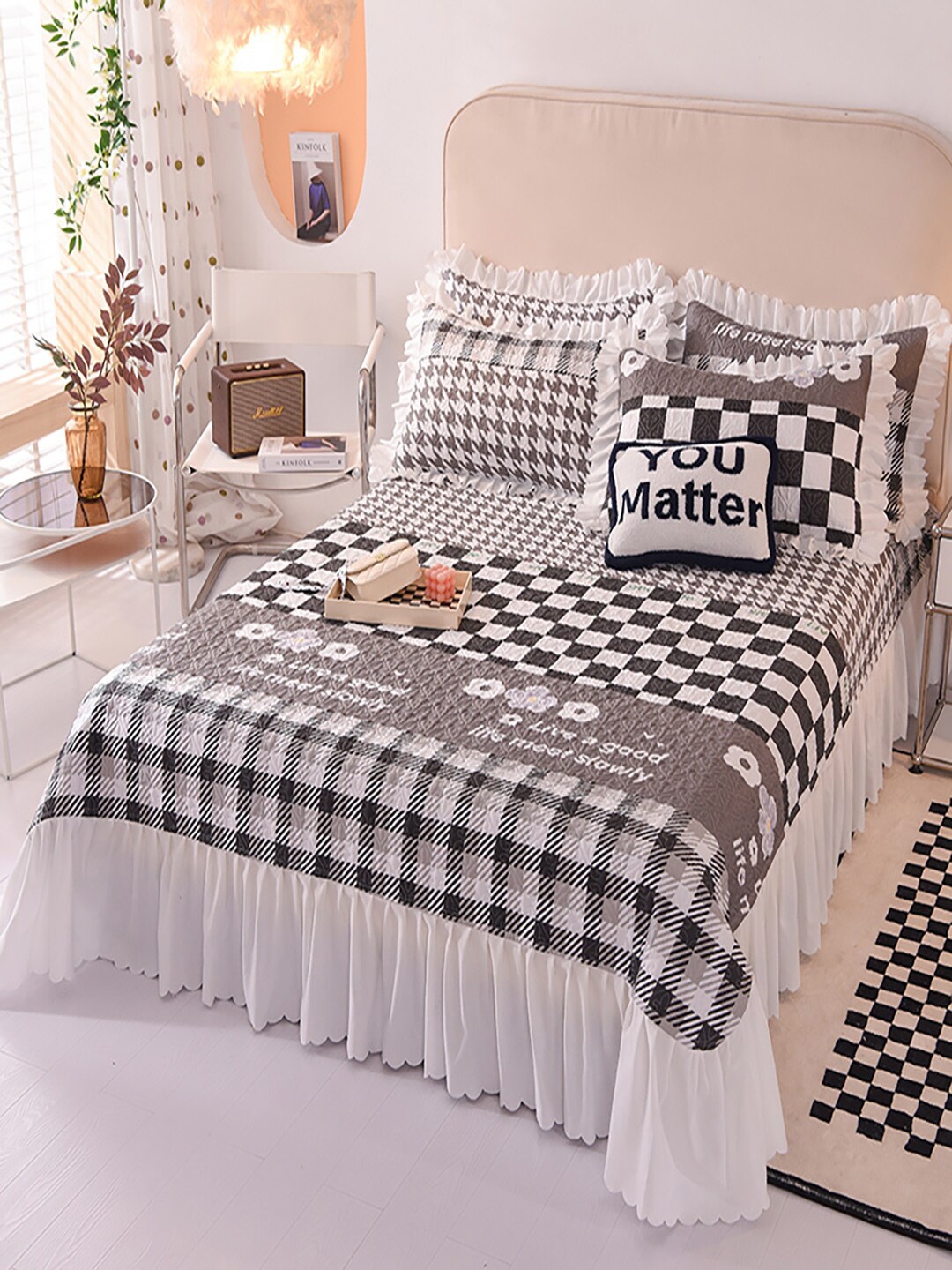 

JC Collection Grey Checked 162TC Double Queen Bed Cover With Pillow Covers