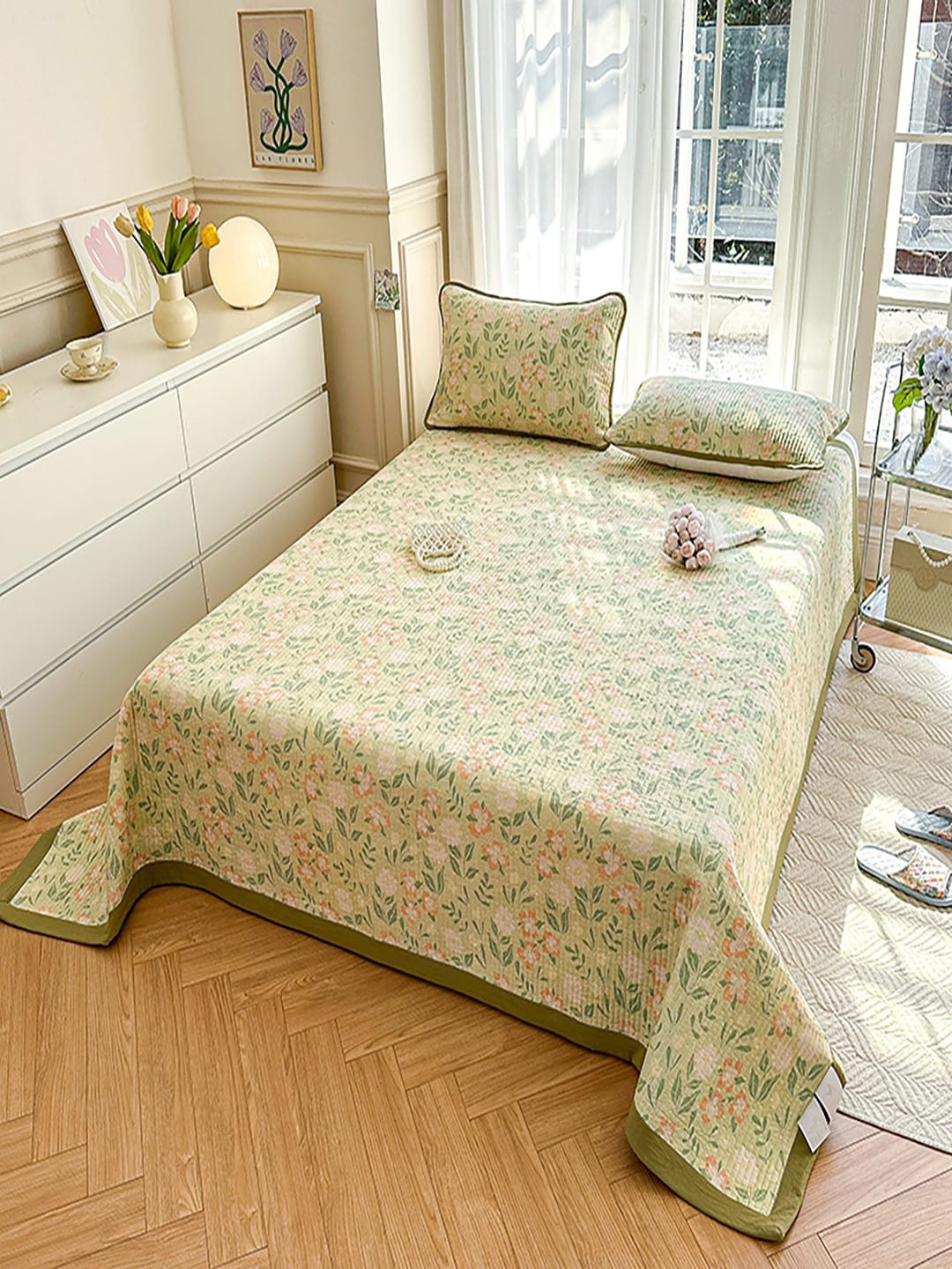 

JC Collection Beige & Green Printed 162 TC Superking Bed Cover With 2 Pillow Covers