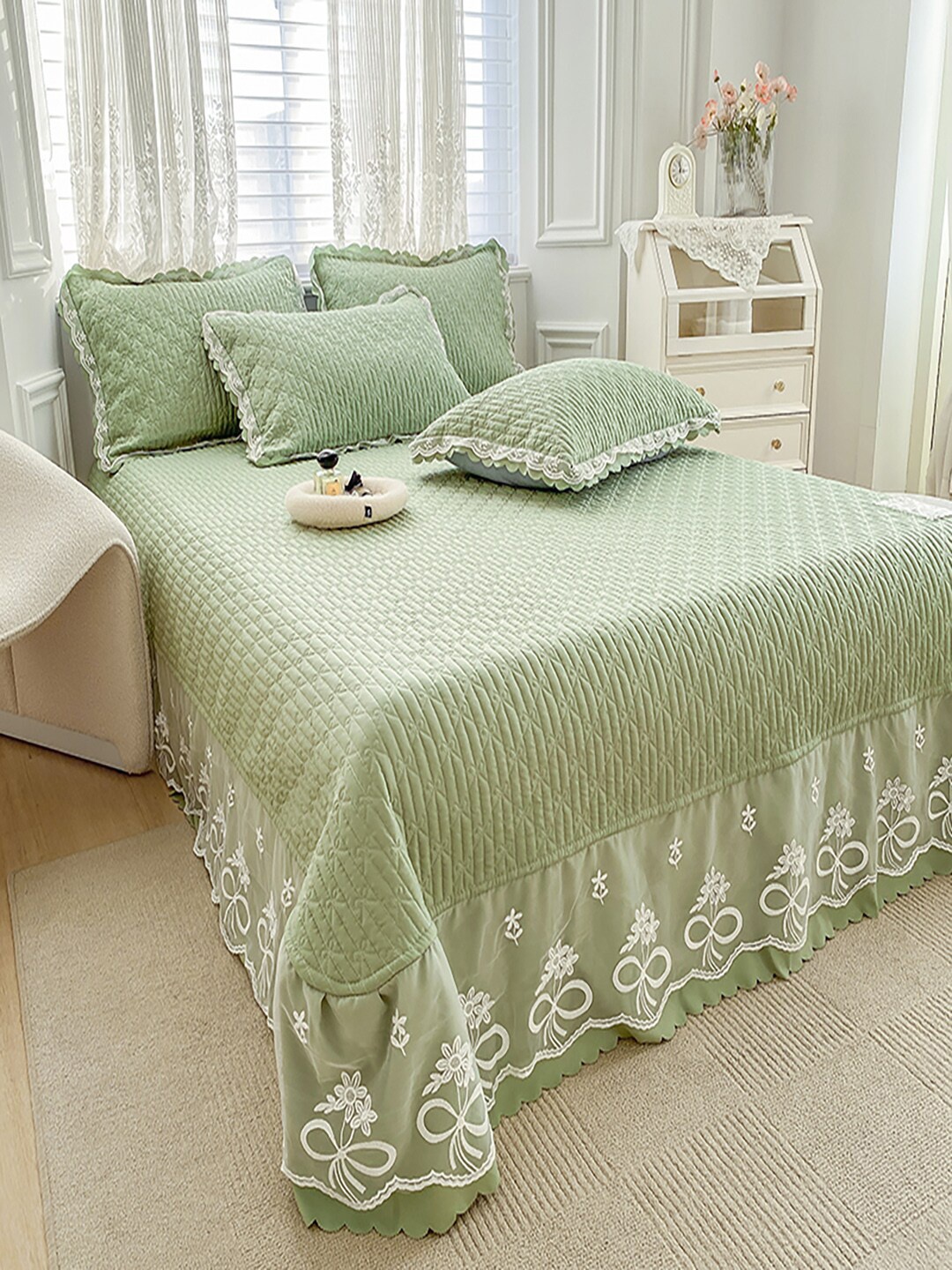 

JC HOME Green & White Quilted 162 TC Double XL Bed Cover With Pillow Covers