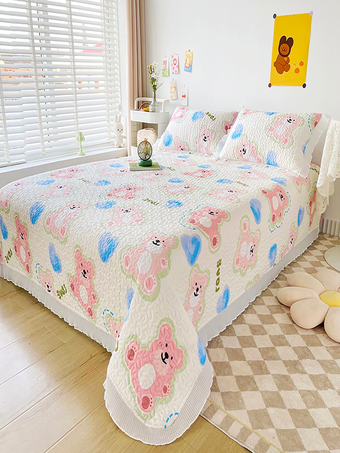 

JC Collection White & Pink Printed 162TC Double King Bed Cover With 2 Pillow Covers