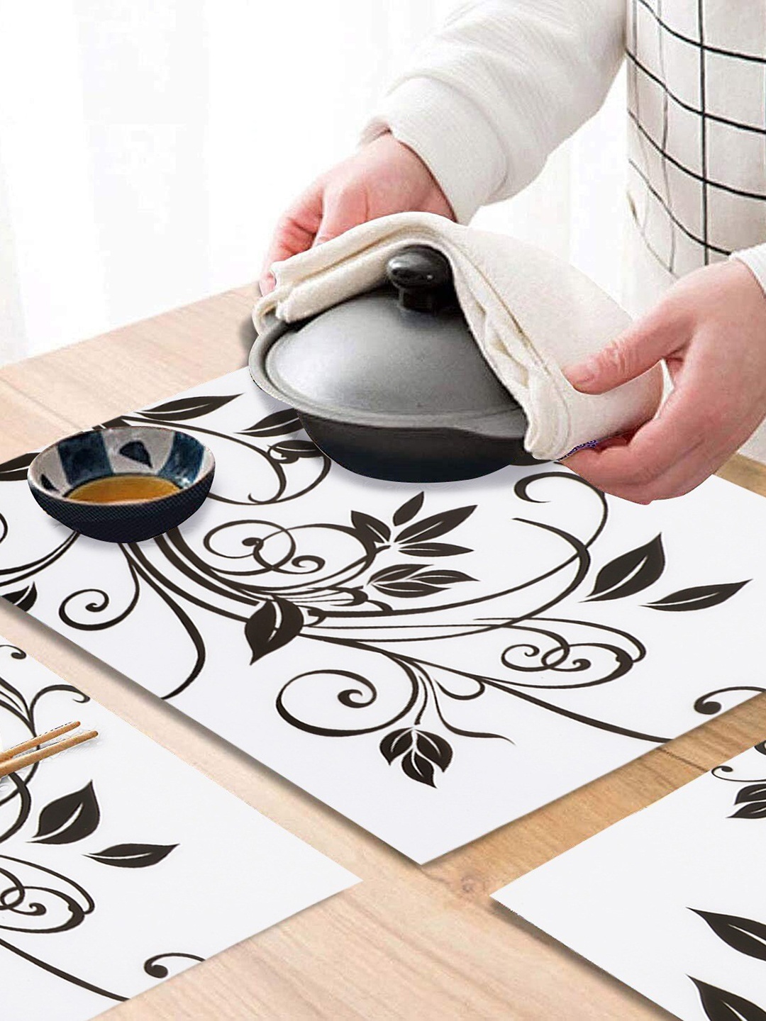 

Dakshya Industries 6-Pcs White & Black Ethnic Motifs Rectangular Table Placemats
