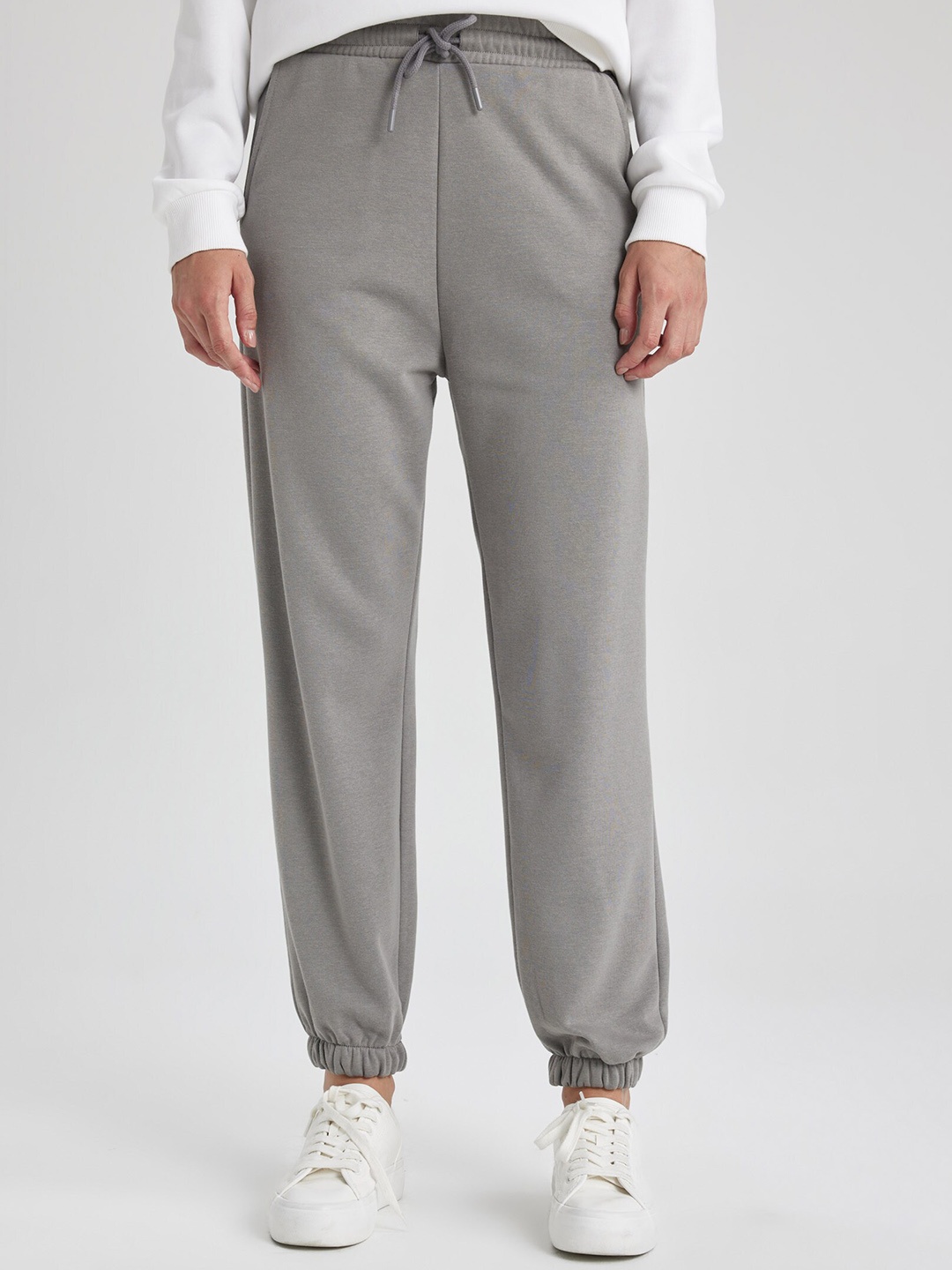 

DeFacto Joggers Trousers, Na