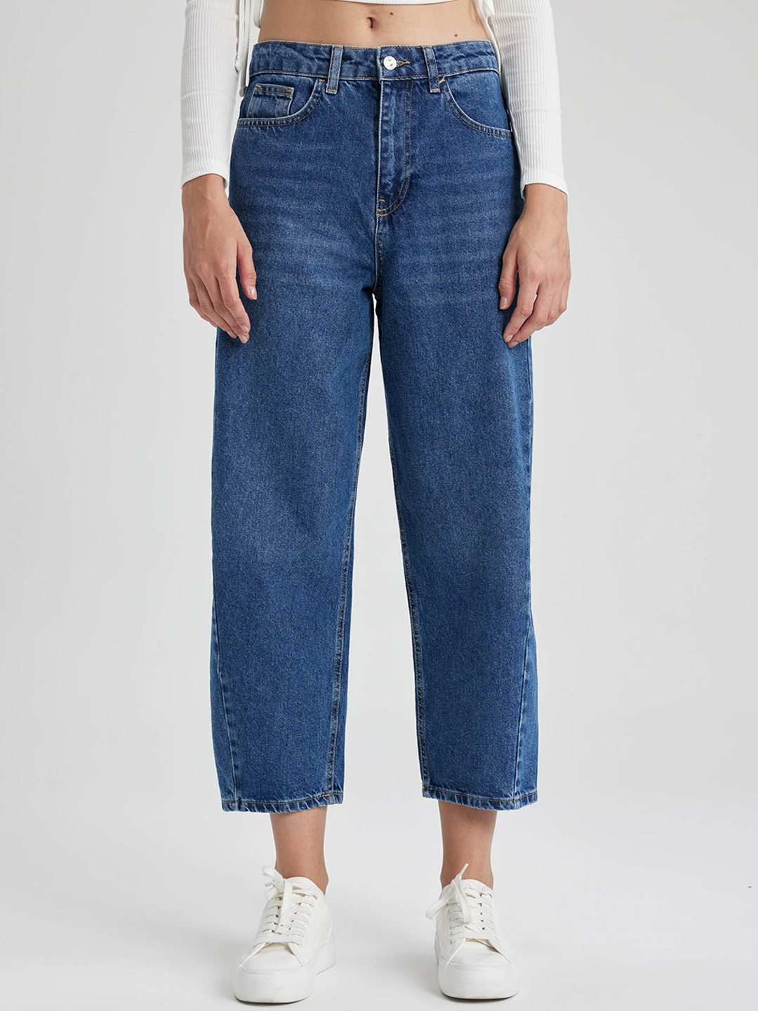 

DeFacto Women Mid-Rise Clean Look Cropped Pure Cotton Jeans, Blue