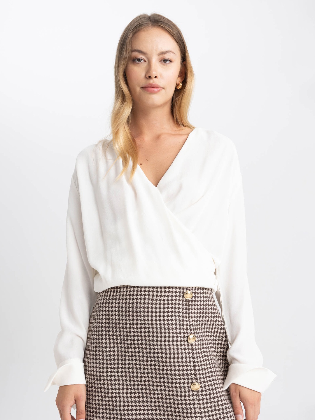 

DeFacto V Neck Cuffed Sleeves Wrap Top, White