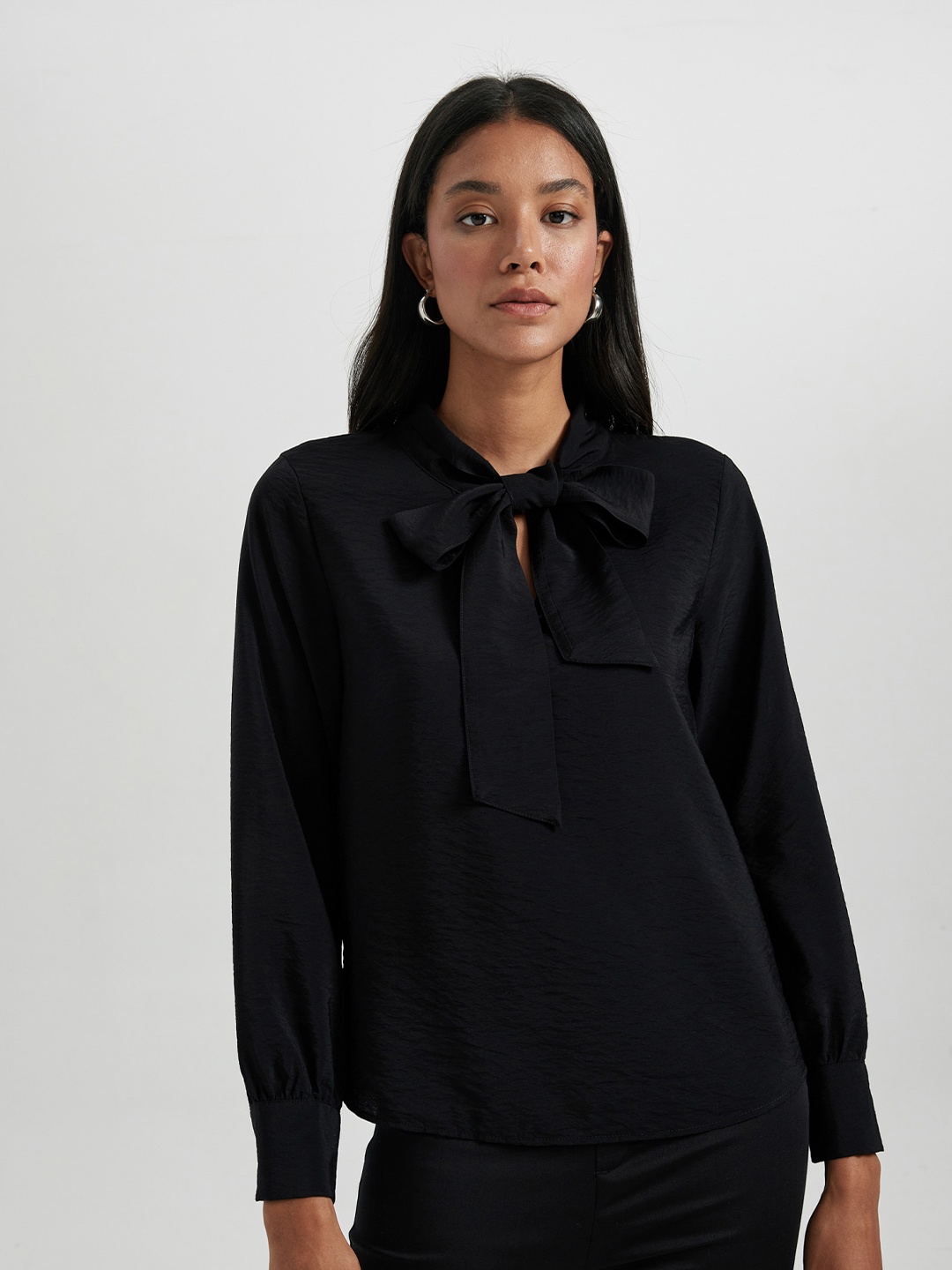 

DeFacto Tie-Up Neck Cuffed Sleeves Top, Black