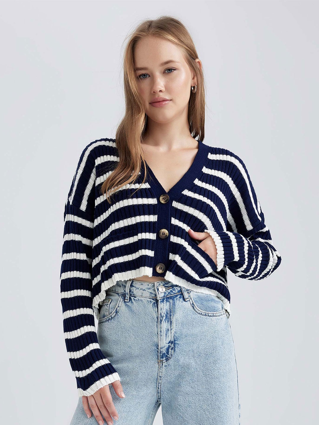 

DeFacto Striped Crop Acrylic Cardigan Sweater, White