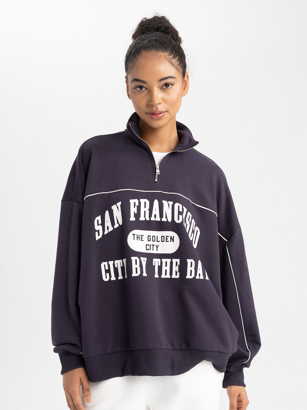 

DeFacto Women Navy Blue Printed Sweatshirt