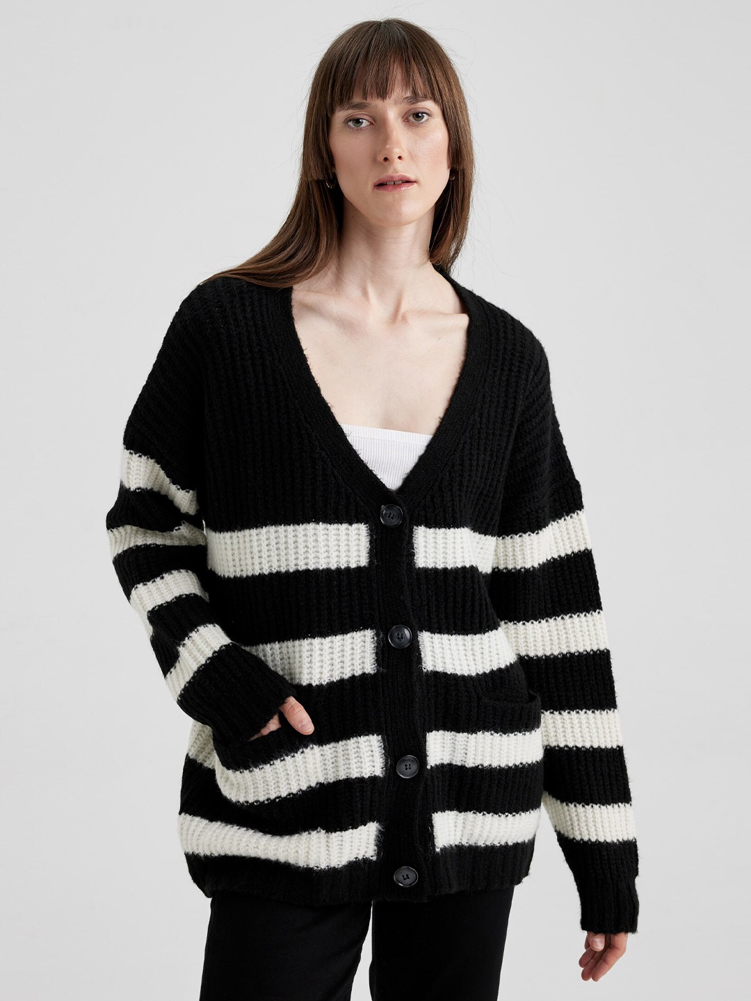 

DeFacto Striped V-Neck Long Sleeves Cardigan, Black