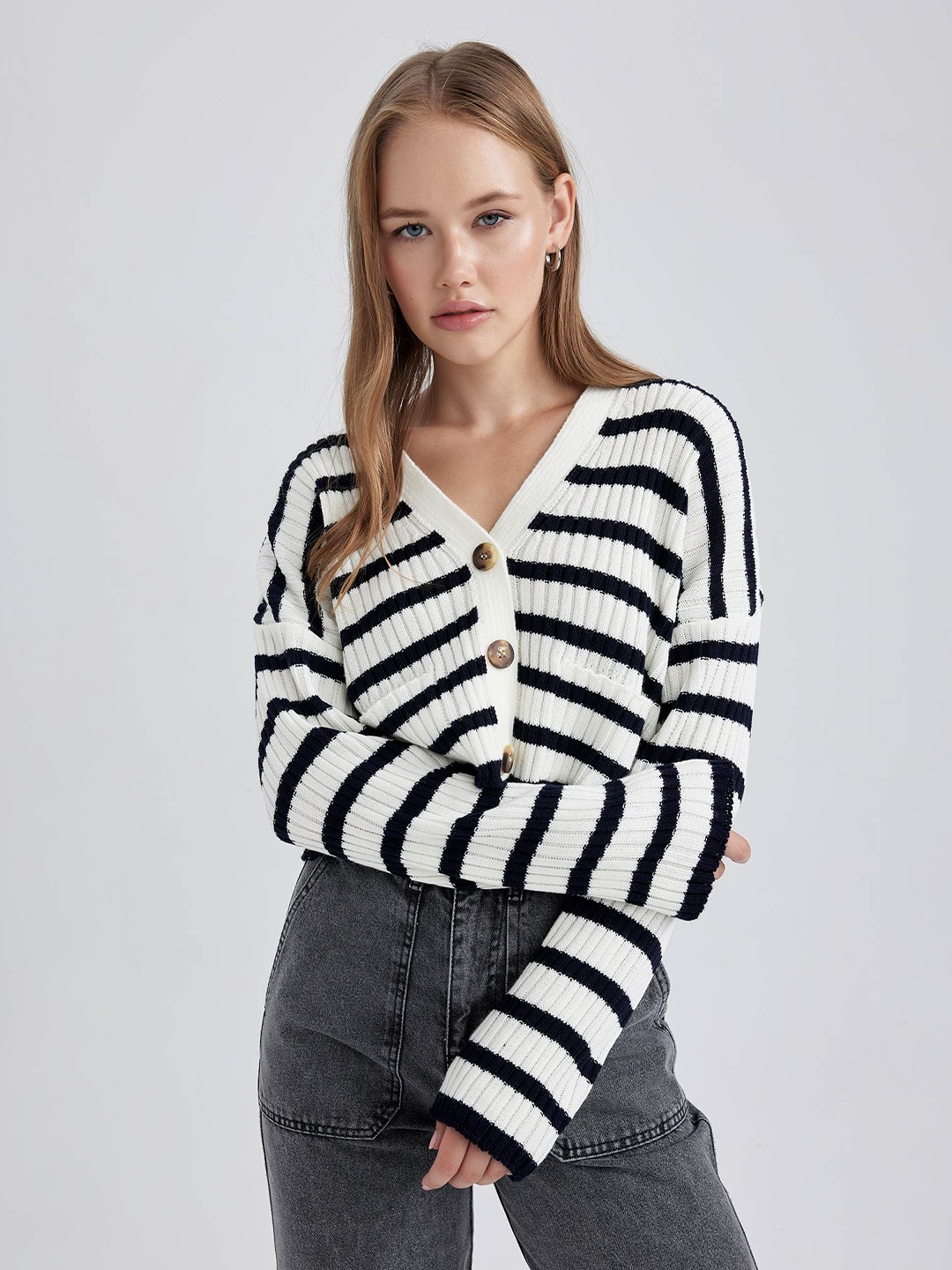 

DeFacto Striped V-Neck Crop Cardigan, White