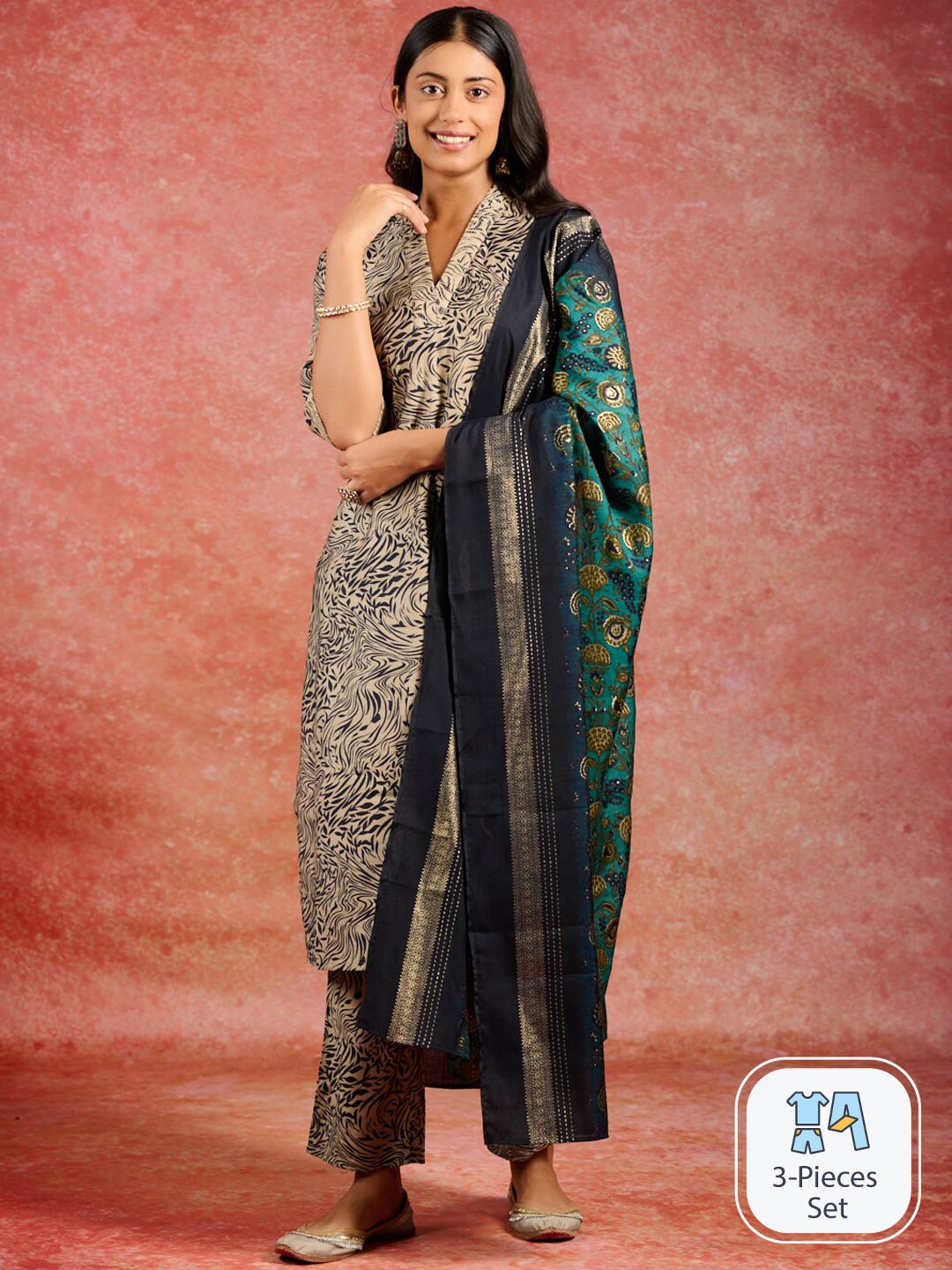 

Libas Floral Printed Regular Kurta With Trousers & Dupatta, Navy blue