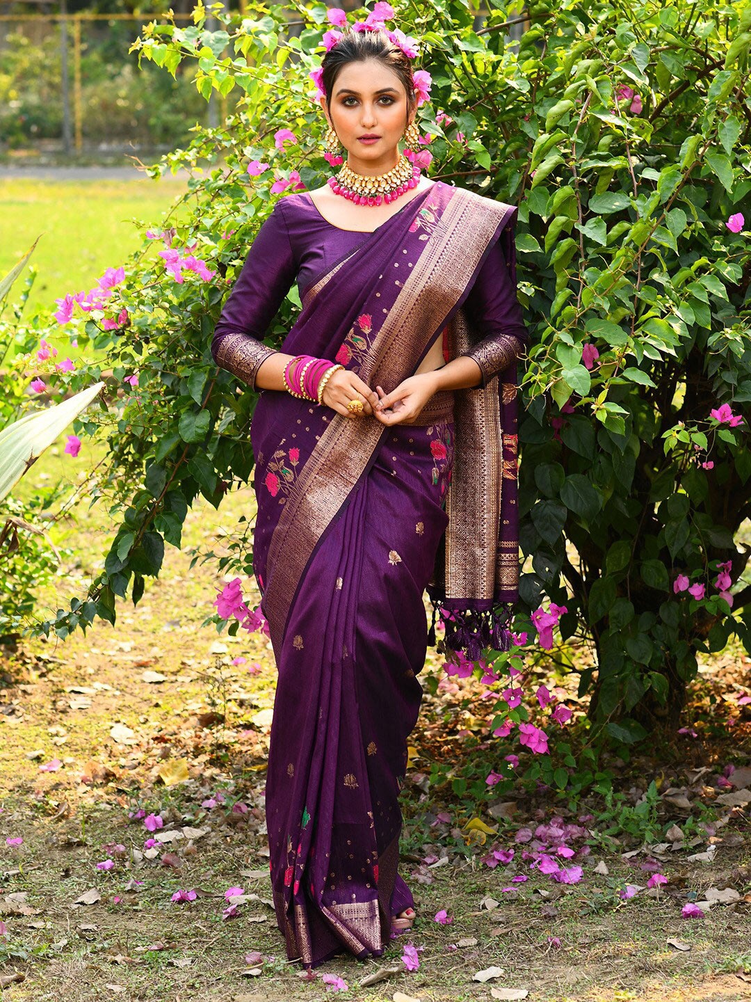 

KARAGIRI Ethnic Motifs Woven Design Zari Banarasi Saree, Burgundy