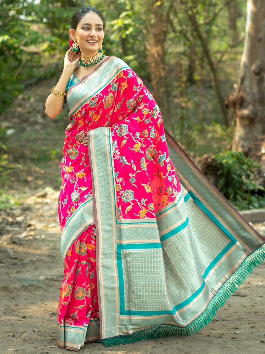 

KARAGIRI Floral Woven Design Zari Banarasi Saree, Pink