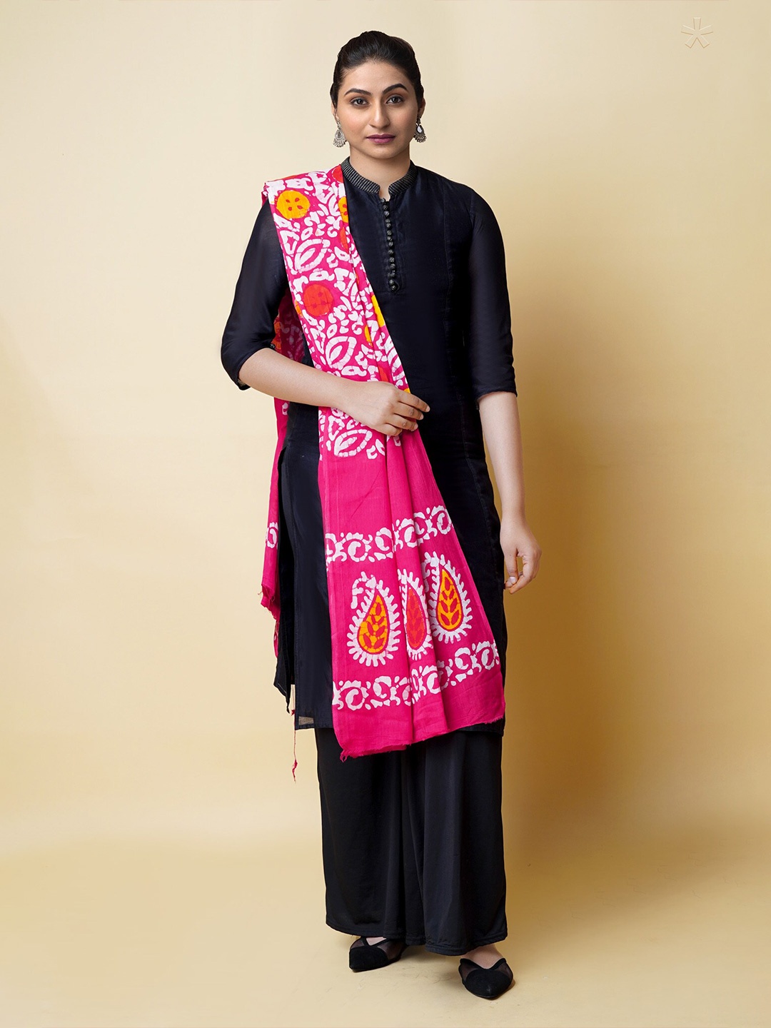 

Unnati Silks Ethnic Motifs Printed Pure Cotton Batik Dupatta, Pink