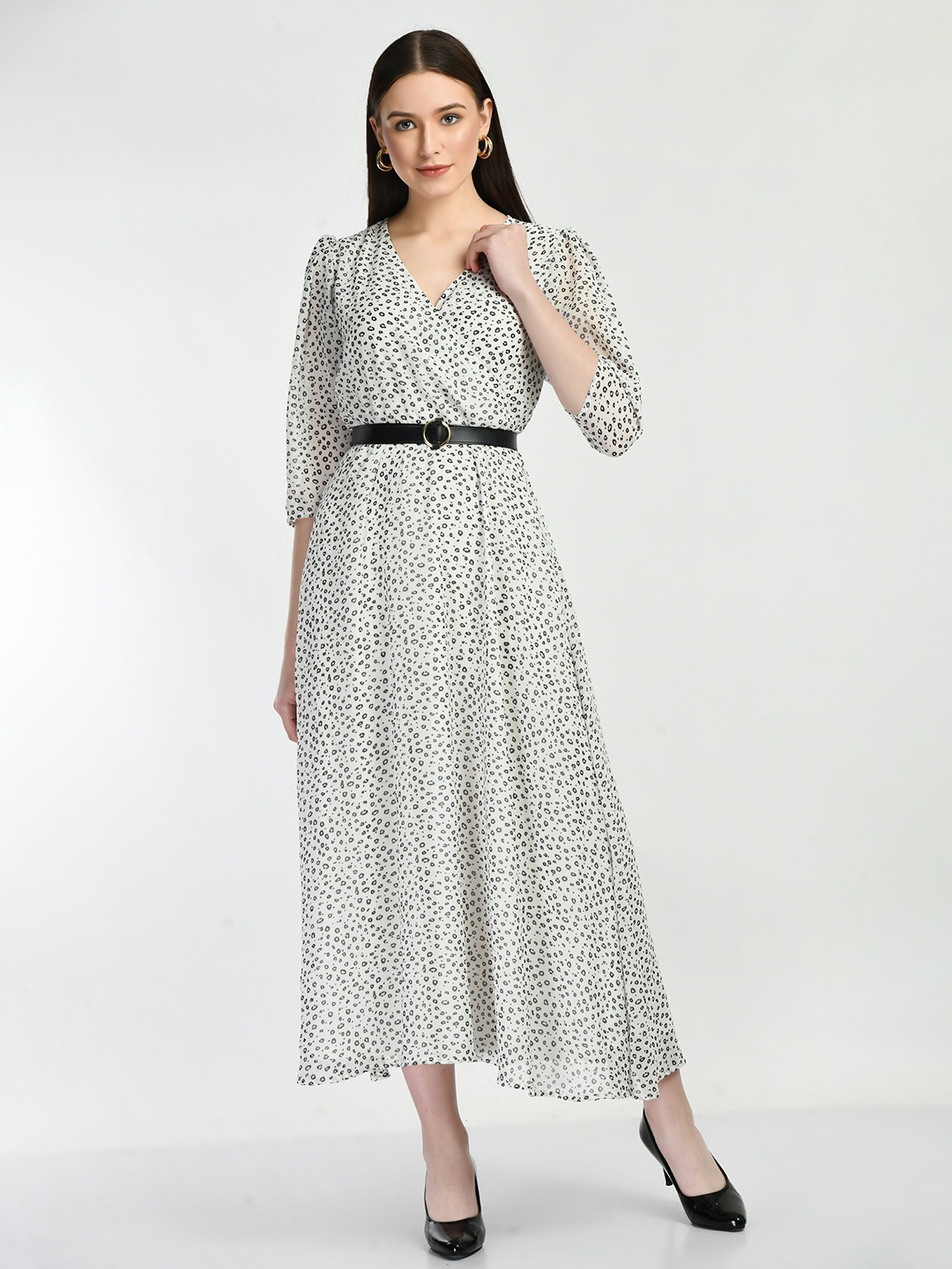 

DressBerry White & Black Floral Printed V-Neck Puff Sleeve Belted Fit & Flare Dress