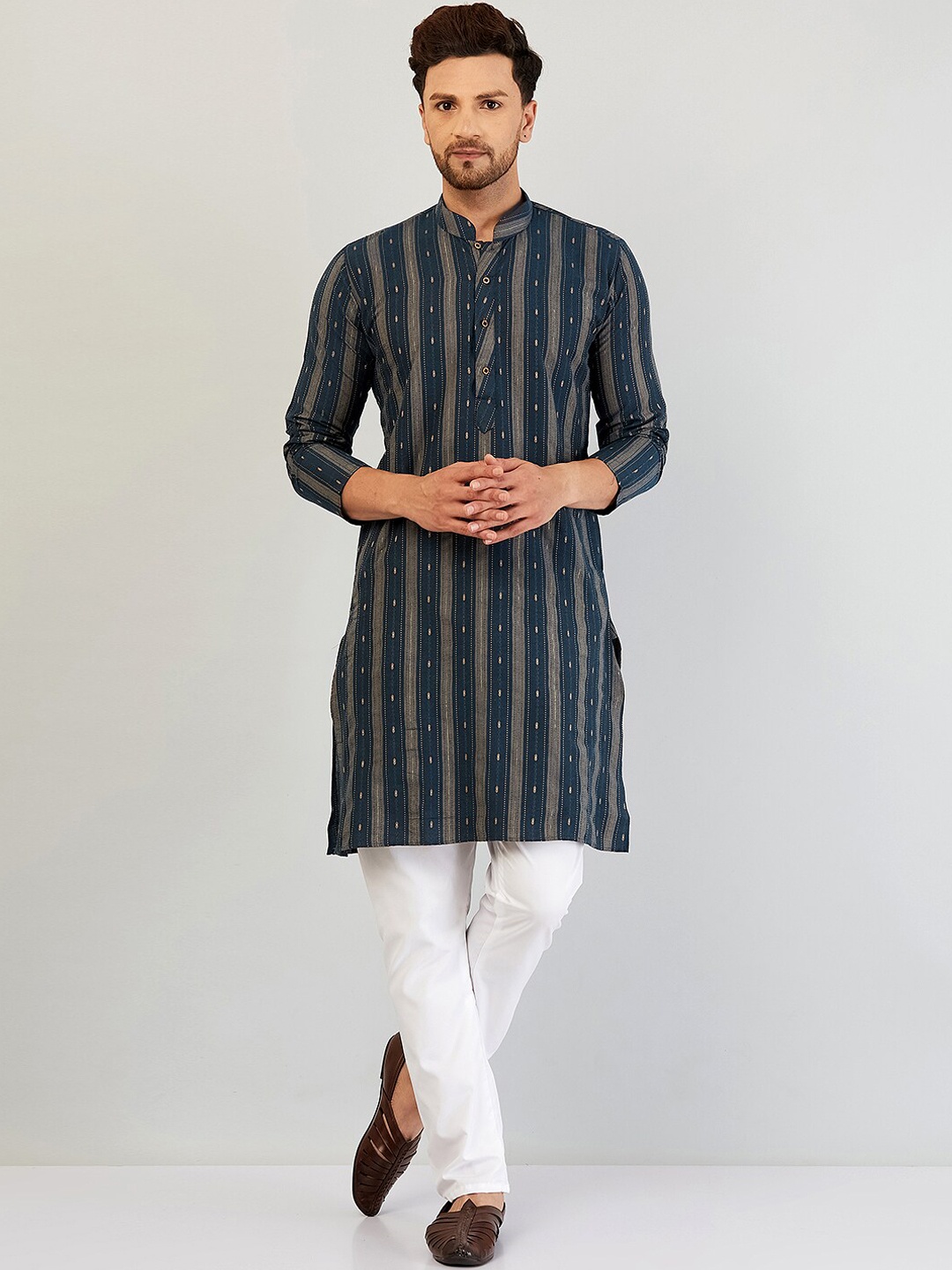 

Armaan Ethnic Mandarin Collar Woven Design Kurta with Pyjamas, Navy blue