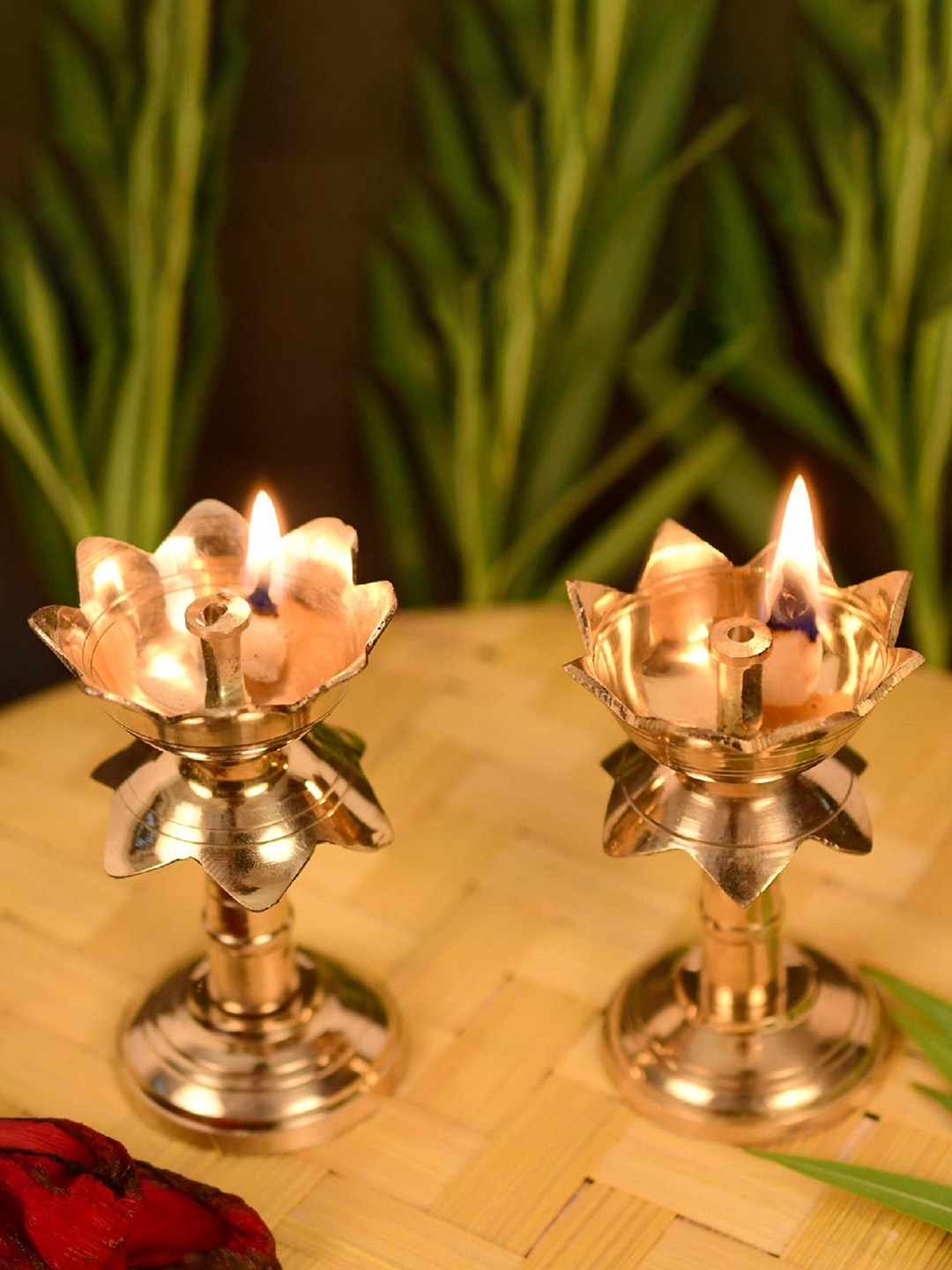 

Fashion Bizz 2 Pieces Metallic-toned Lotus Diyas, Gold
