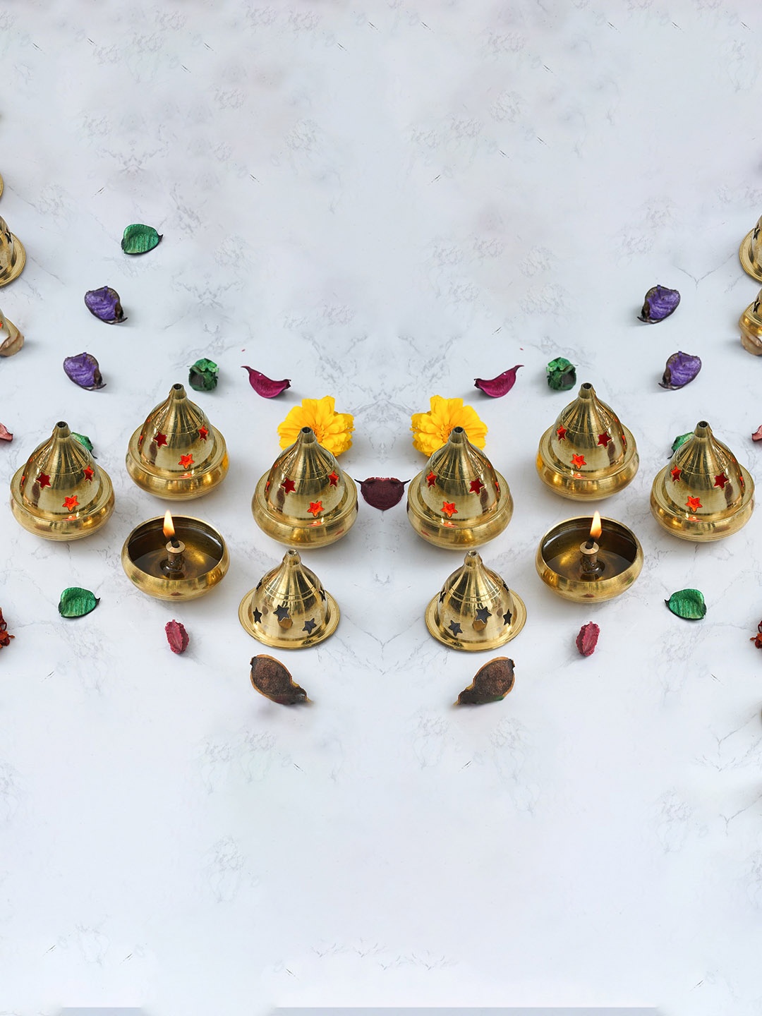 

Fashion Bizz Metallic-Toned 8-Pieces Textured Diyas, Gold