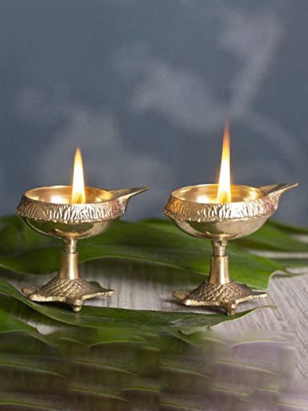 

Fashion Bizz Metallic-Toned 2-Pieces Textured Diyas, Gold