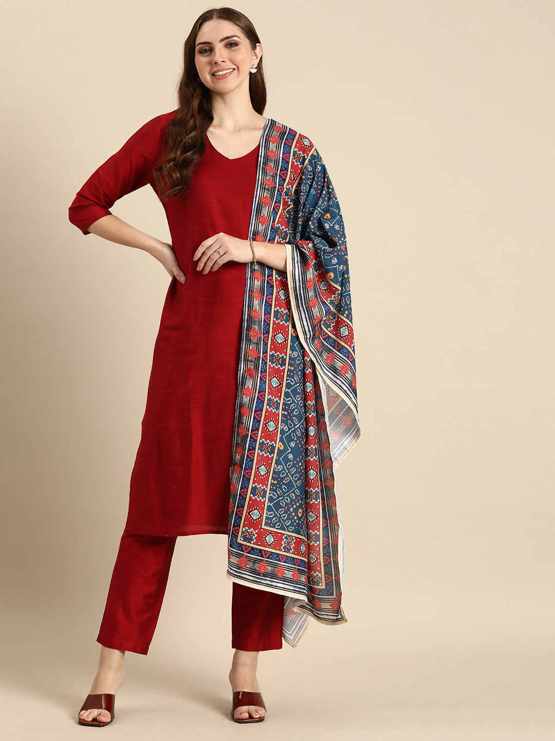 

Anouk Women Solid Regular Kurta with Trousers & With Dupatta, Maroon