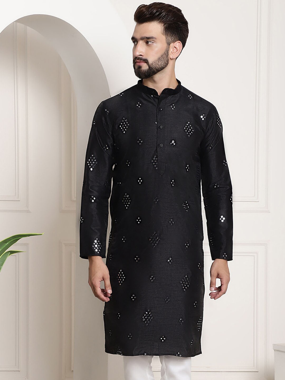 

SOJANYA Ethnic Motifs Embroidered Thread Work Kurta, Black