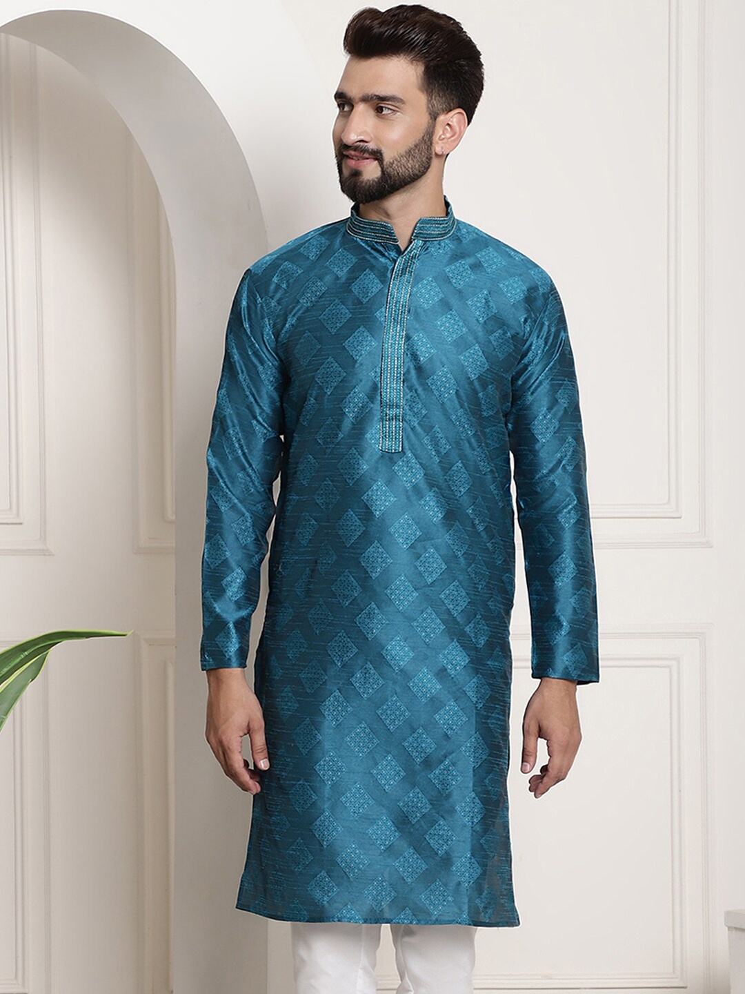 

SOJANYA Ethnic Motifs Embroidered Mandarin Collar Thread Work Cotton Silk Kurta, Blue