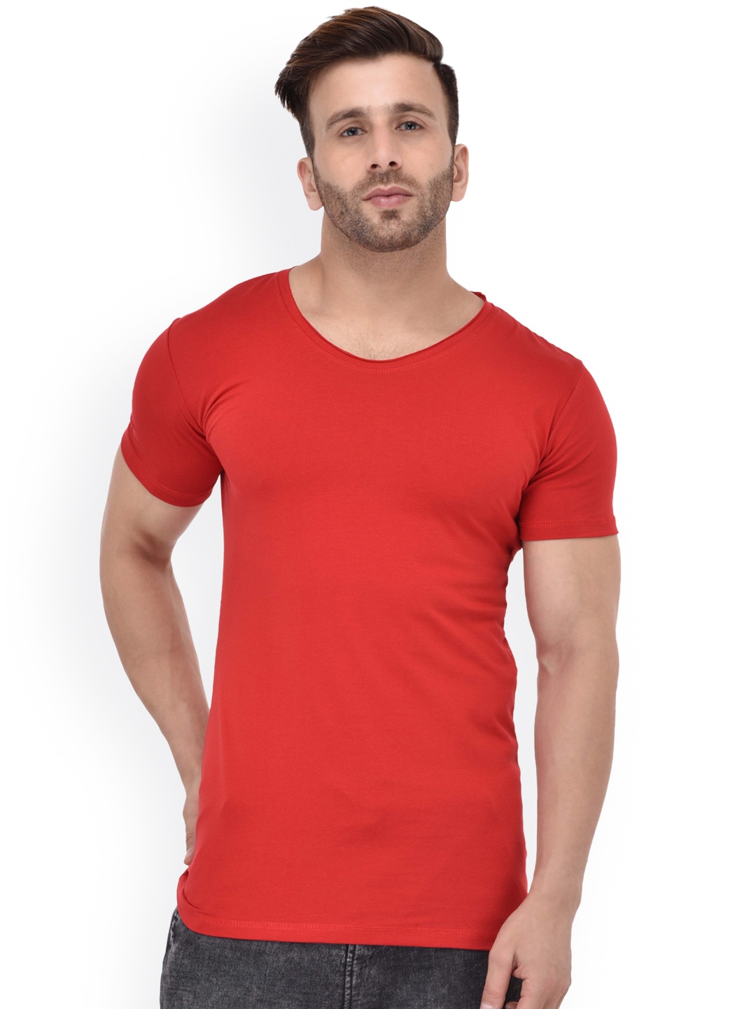 

Tinted Men Red Solid Round Neck Slim Fit T-shirt