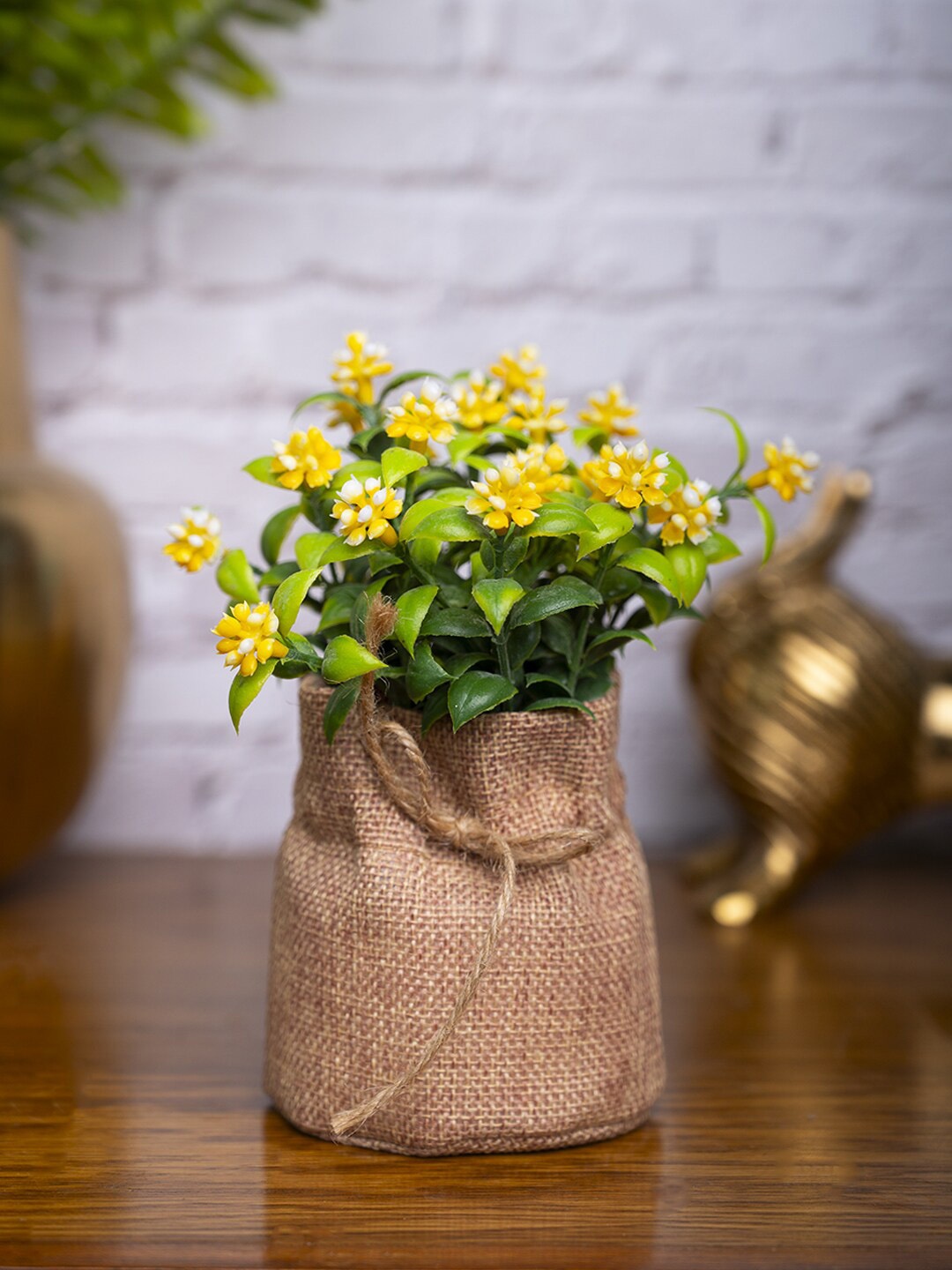 

MARKET99 Yellow Flowers With Plant - Knitted, Brown