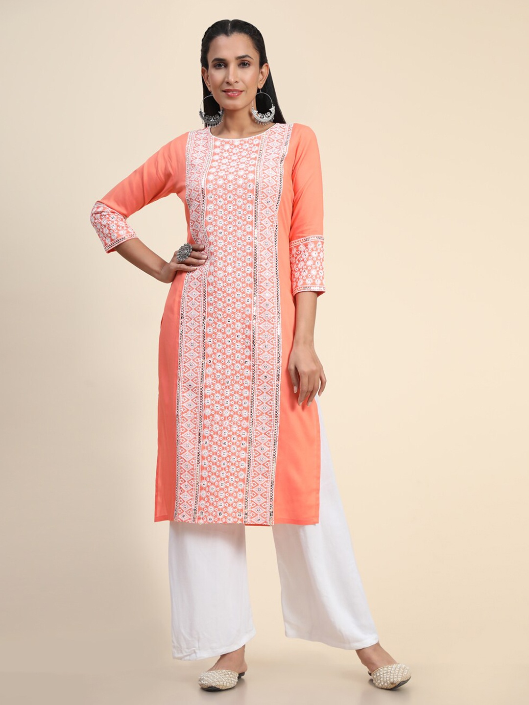 

Growish Embroidered Round Neck Straight Kurta, Orange