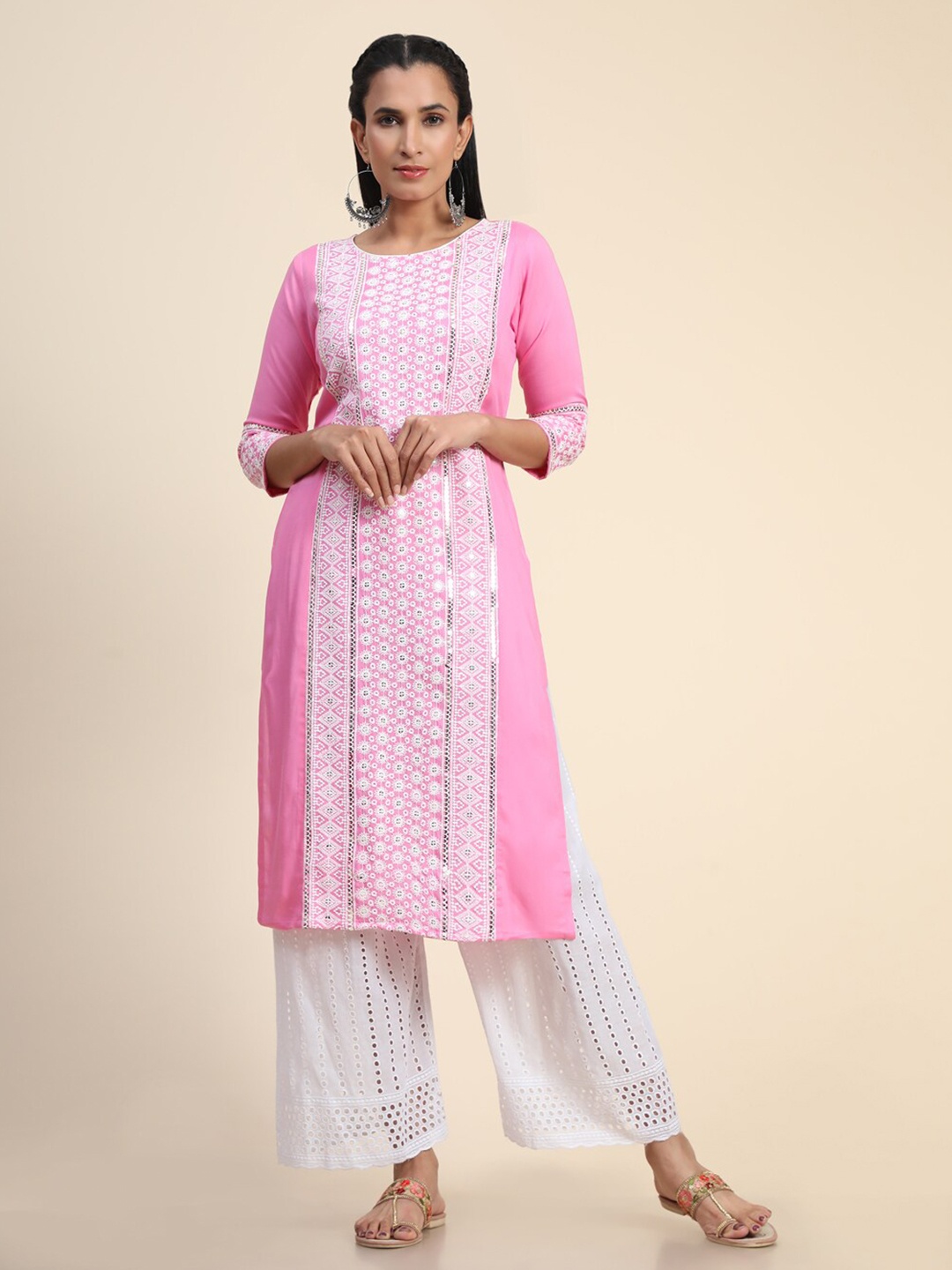 

Growish Embroidered Round Neck Straight Kurta, Pink