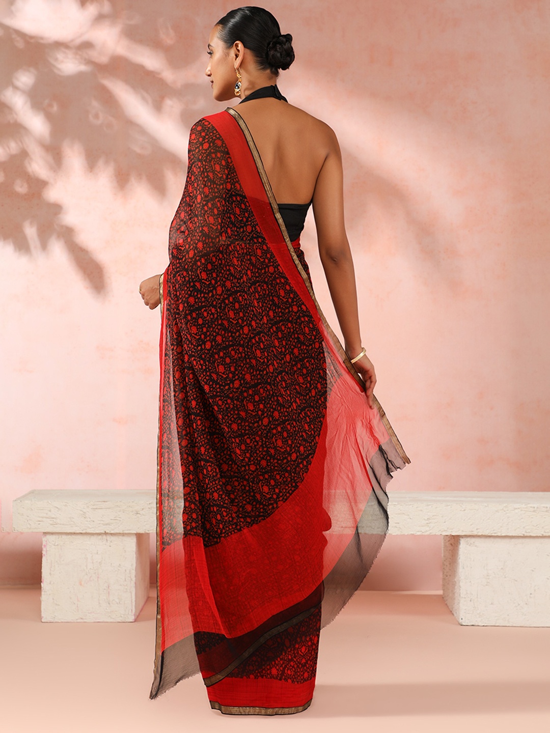 

Taneira Floral Printed Zari Saree, Black